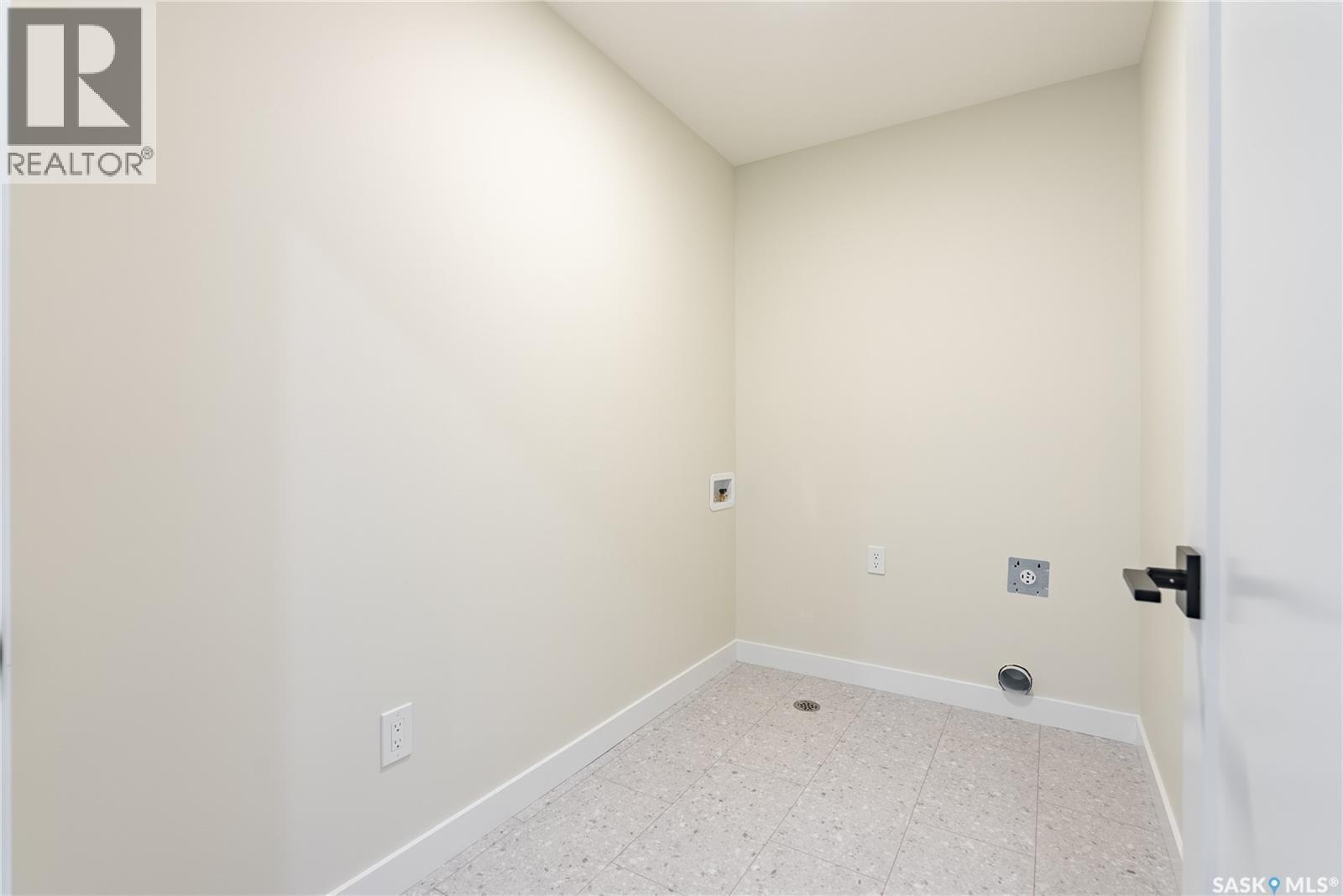 207 Amisk Way, Saskatoon, SK - Indoor Photo Showing Other Room