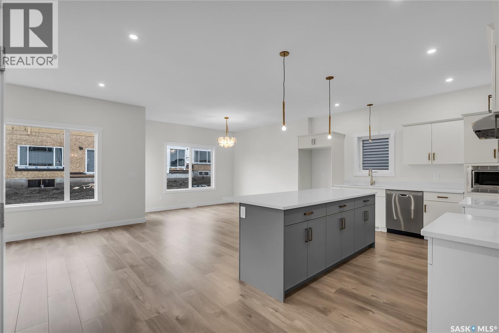 207 Amisk Way, Saskatoon, SK - Indoor Photo Showing Kitchen With Upgraded Kitchen