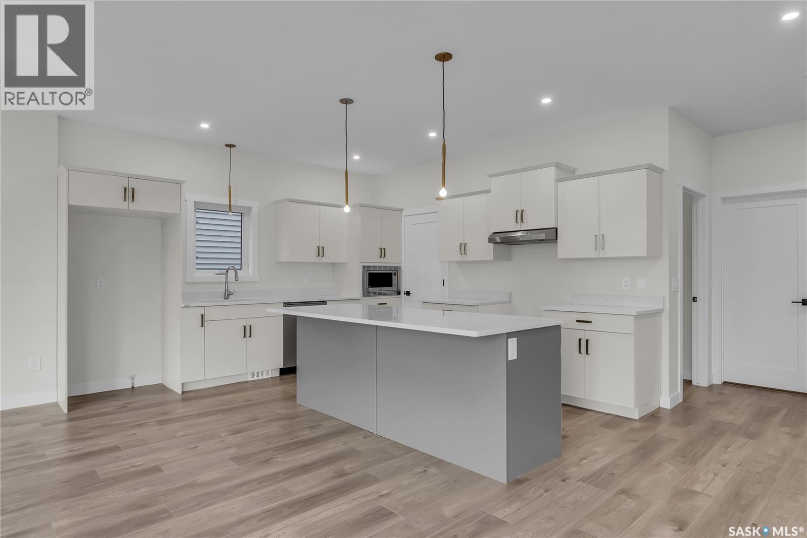 207 Amisk Way, Saskatoon, SK - Indoor Photo Showing Kitchen