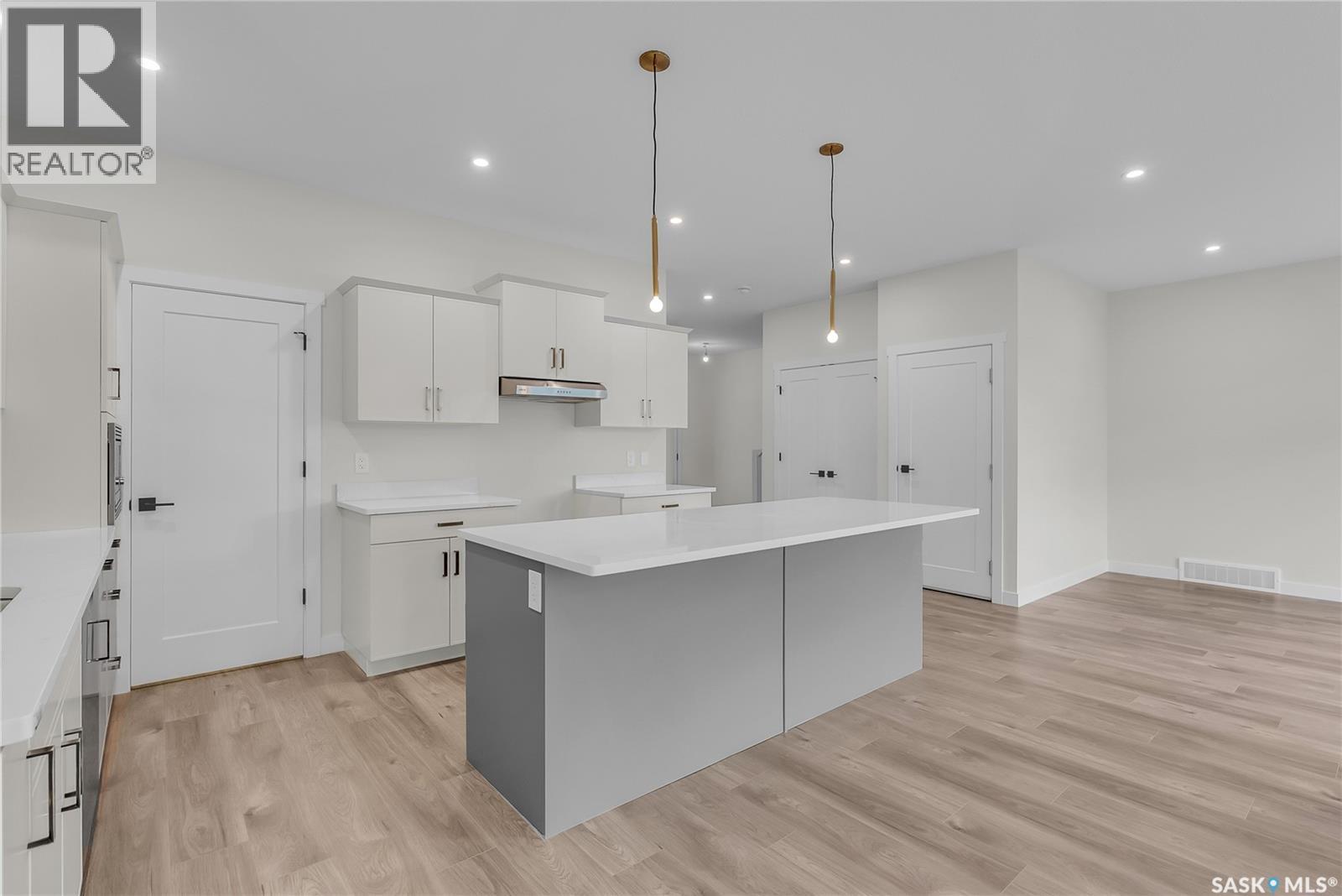 207 Amisk Way, Saskatoon, SK - Indoor Photo Showing Kitchen With Upgraded Kitchen