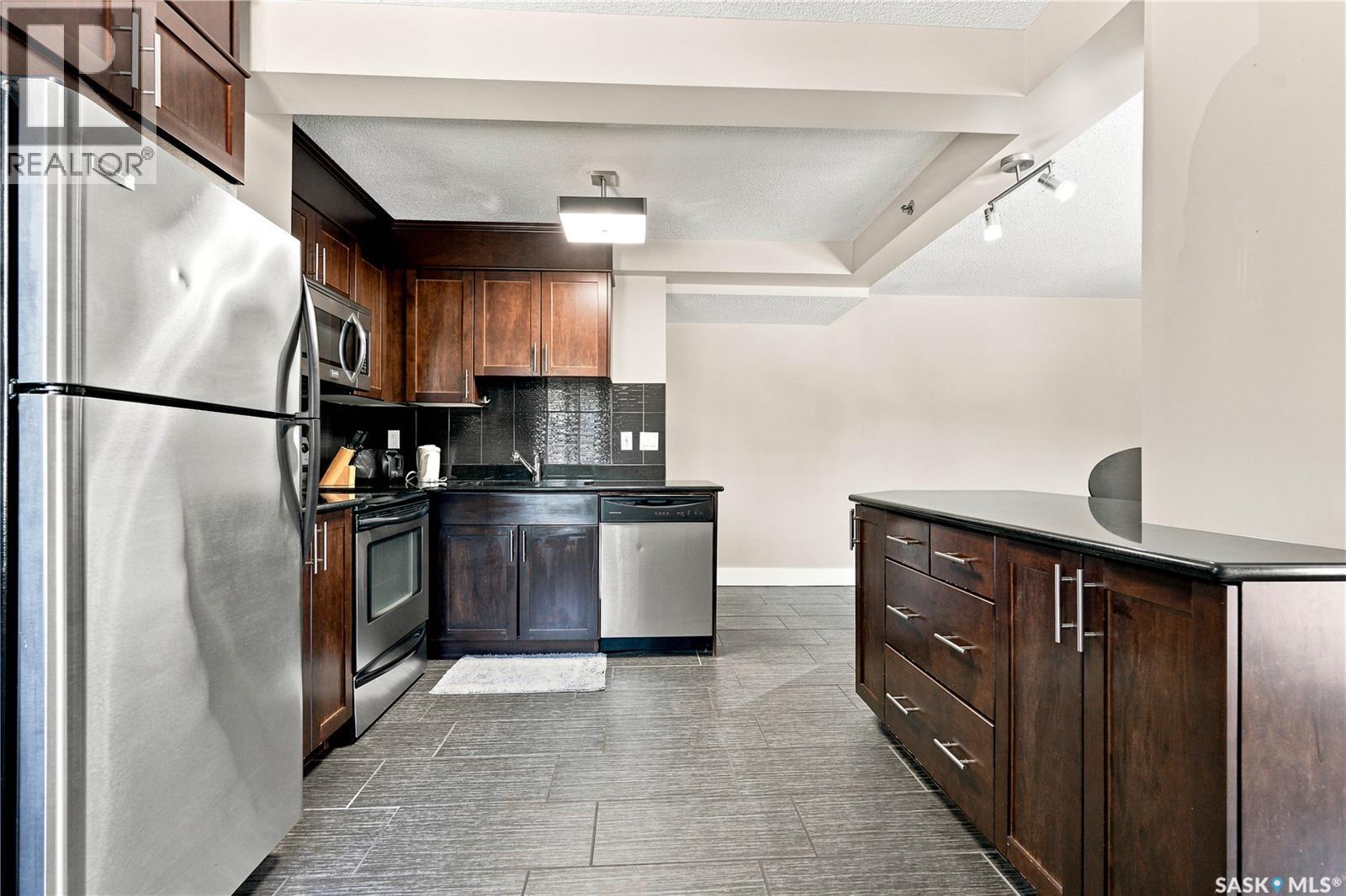 205 320 5Th Avenue N, Saskatoon, SK - Indoor Photo Showing Kitchen With Stainless Steel Kitchen