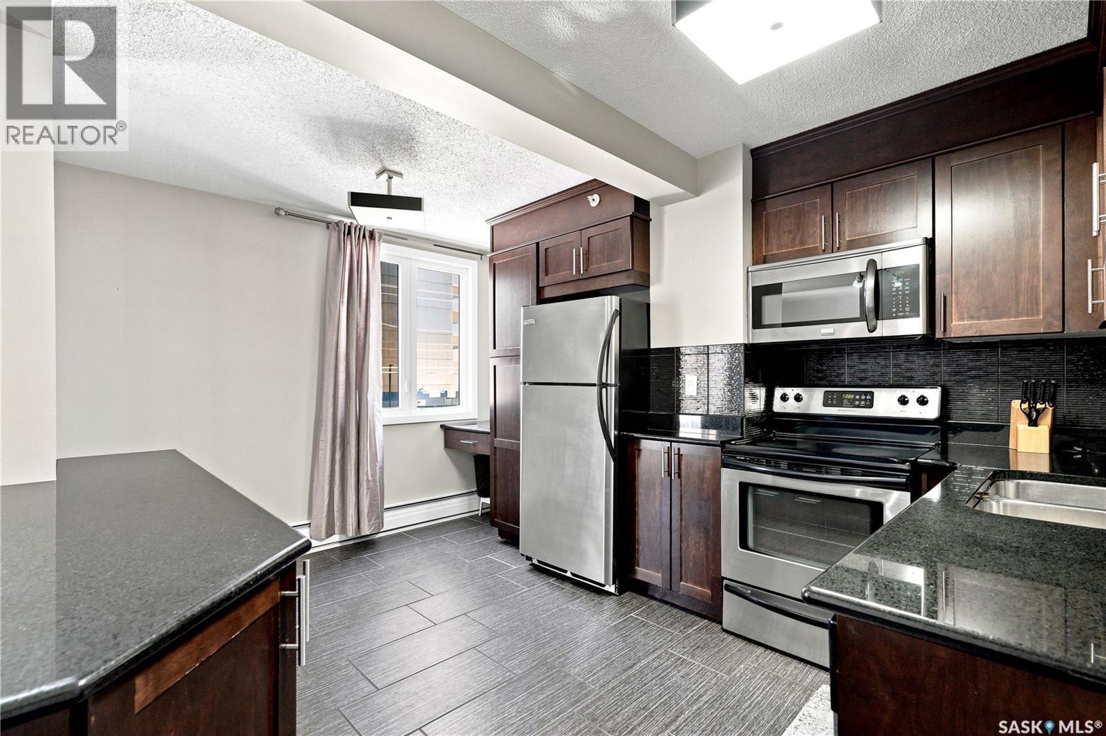 205 320 5Th Avenue N, Saskatoon, SK - Indoor Photo Showing Kitchen With Stainless Steel Kitchen