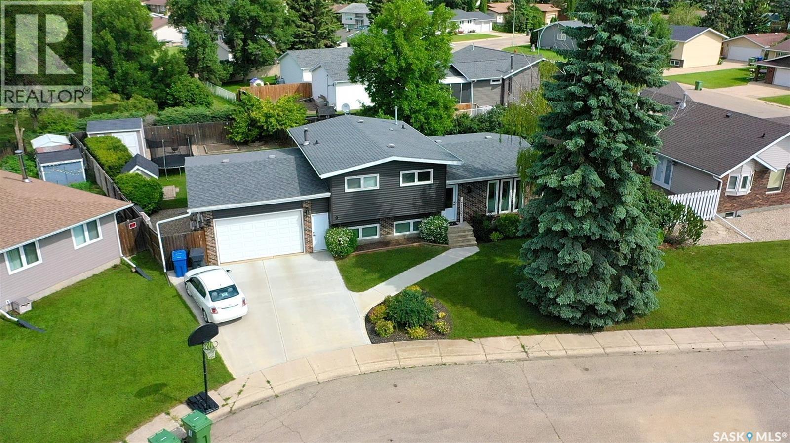 9 Gibson Bay, Yorkton, SK - Outdoor