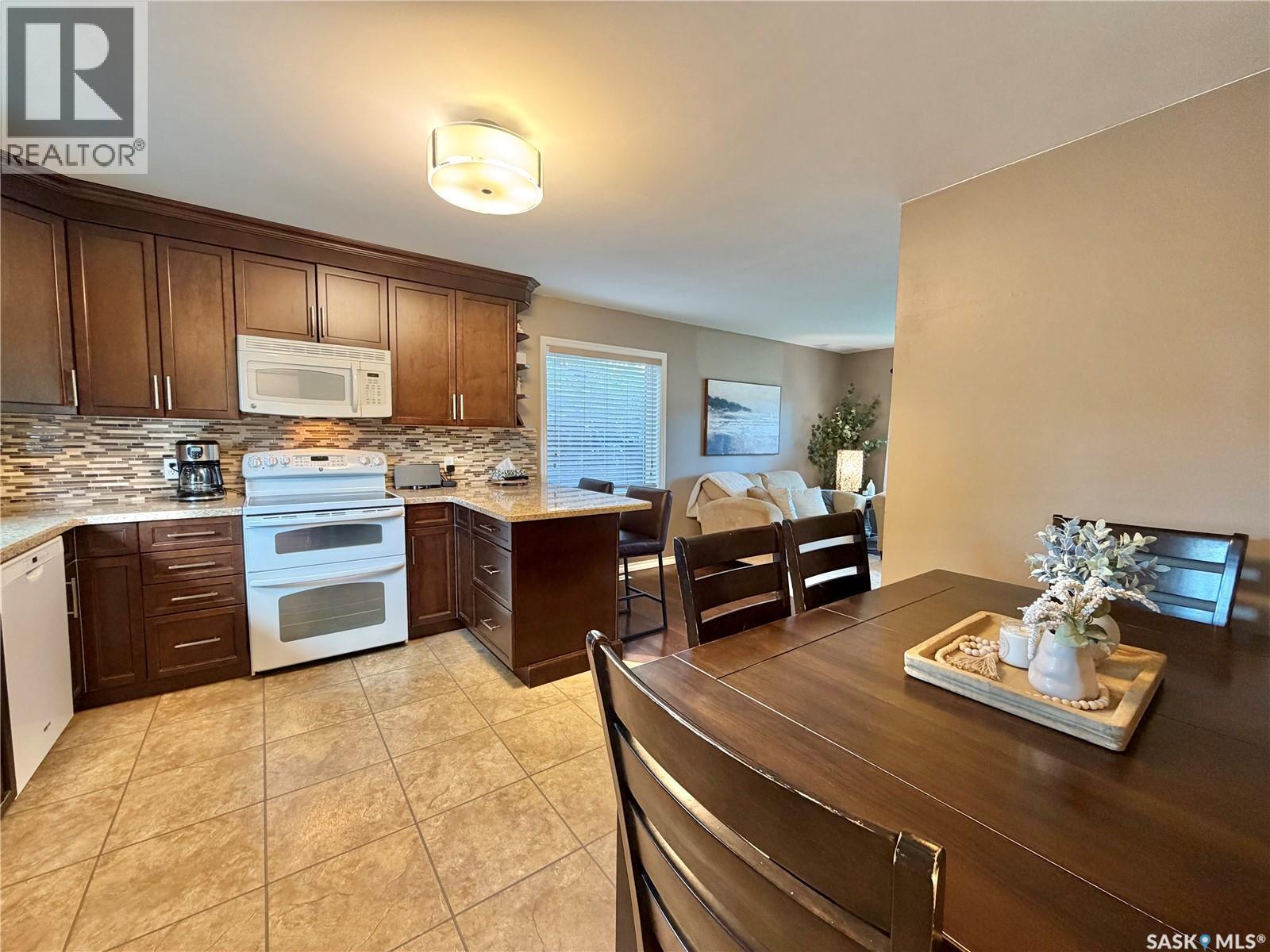 9 Gibson Bay, Yorkton, SK - Indoor Photo Showing Kitchen