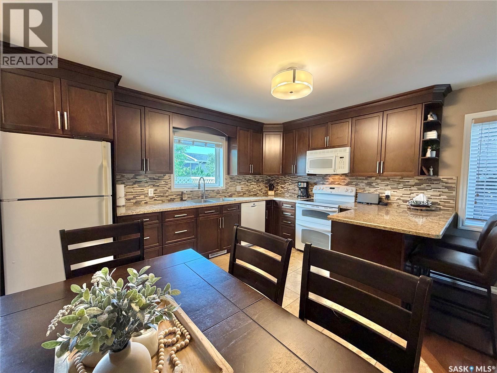 9 Gibson Bay, Yorkton, SK - Indoor Photo Showing Kitchen