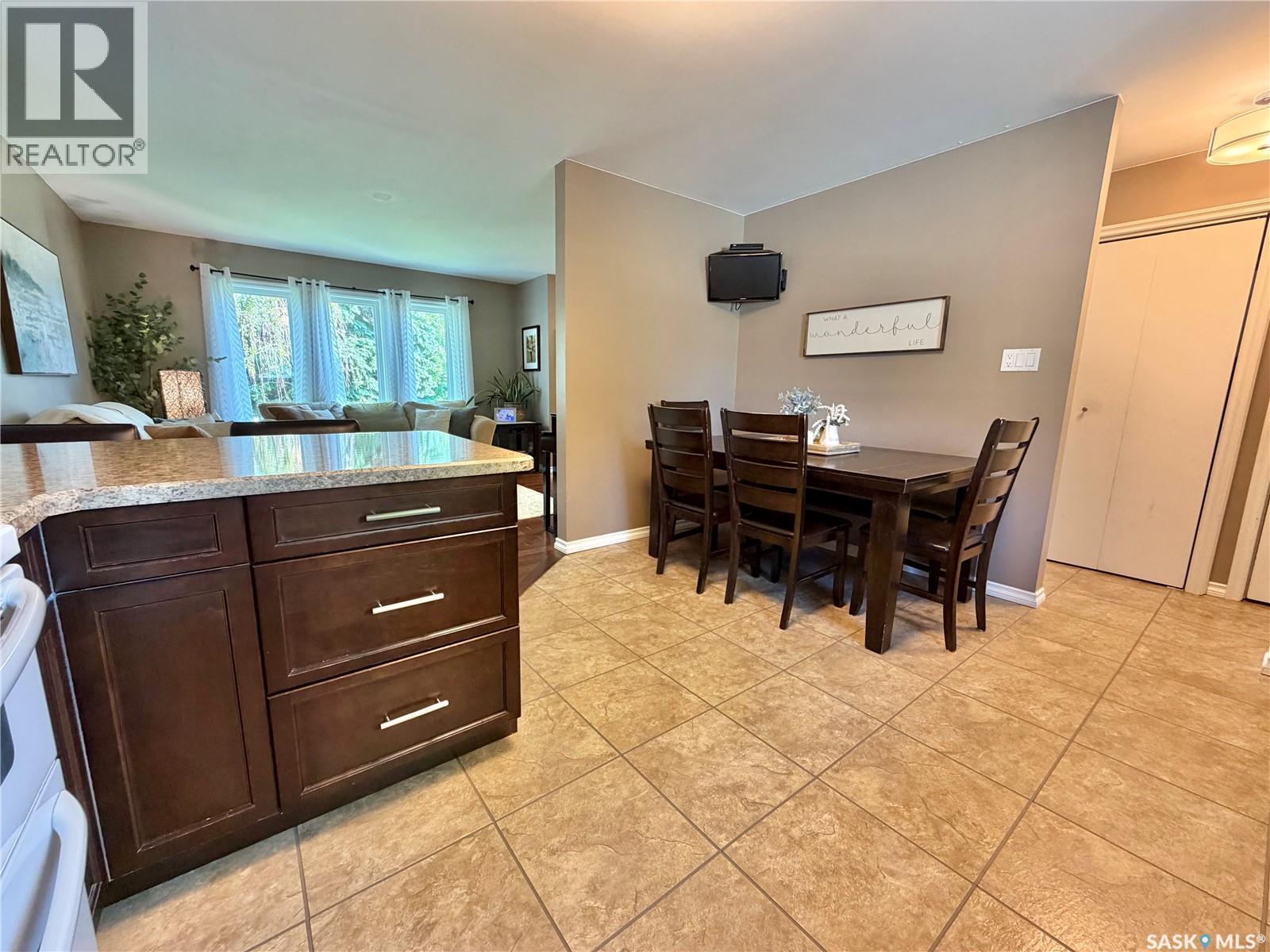 9 Gibson Bay, Yorkton, SK - Indoor Photo Showing Dining Room