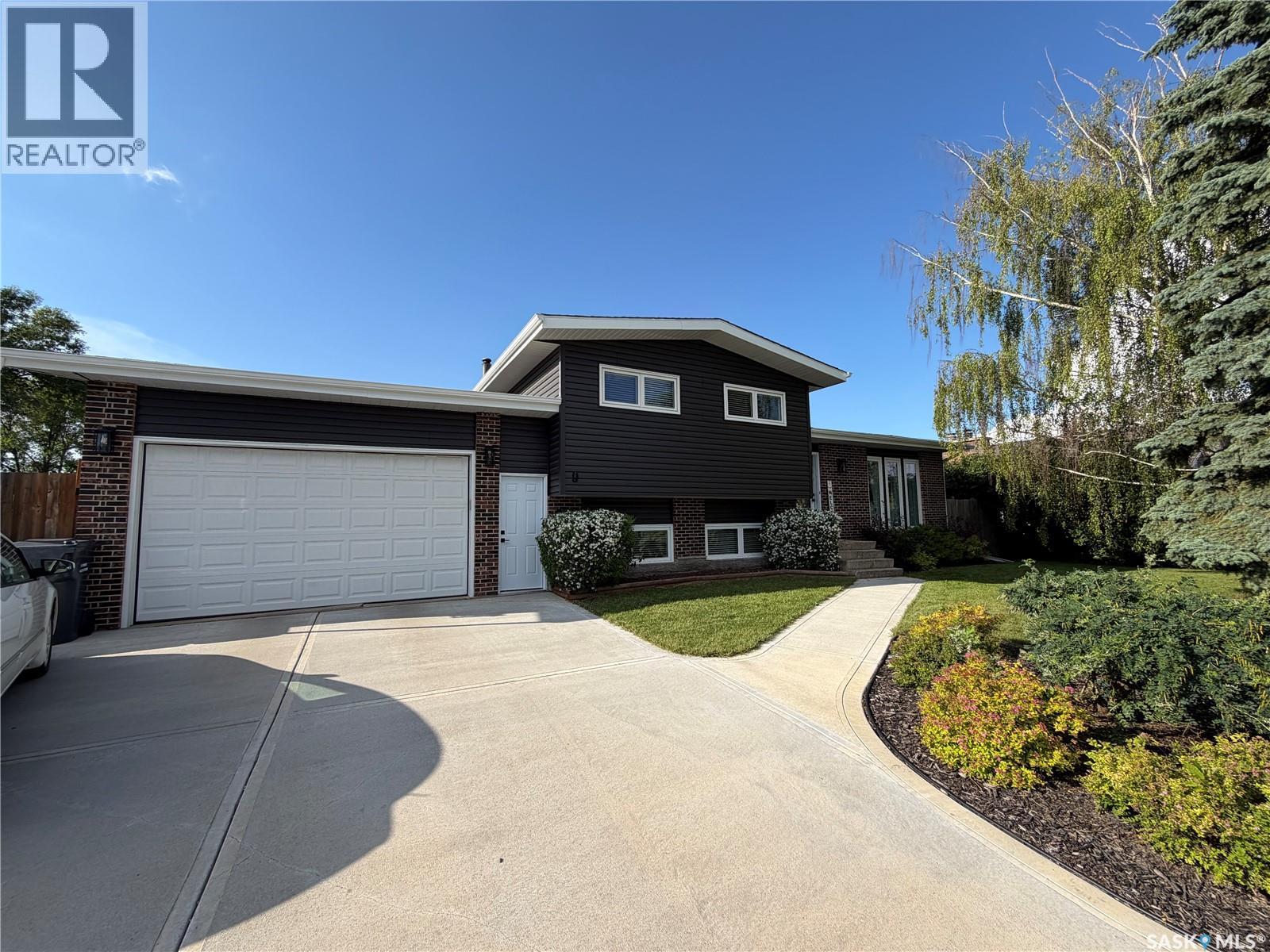 9 Gibson Bay, Yorkton, SK - Outdoor