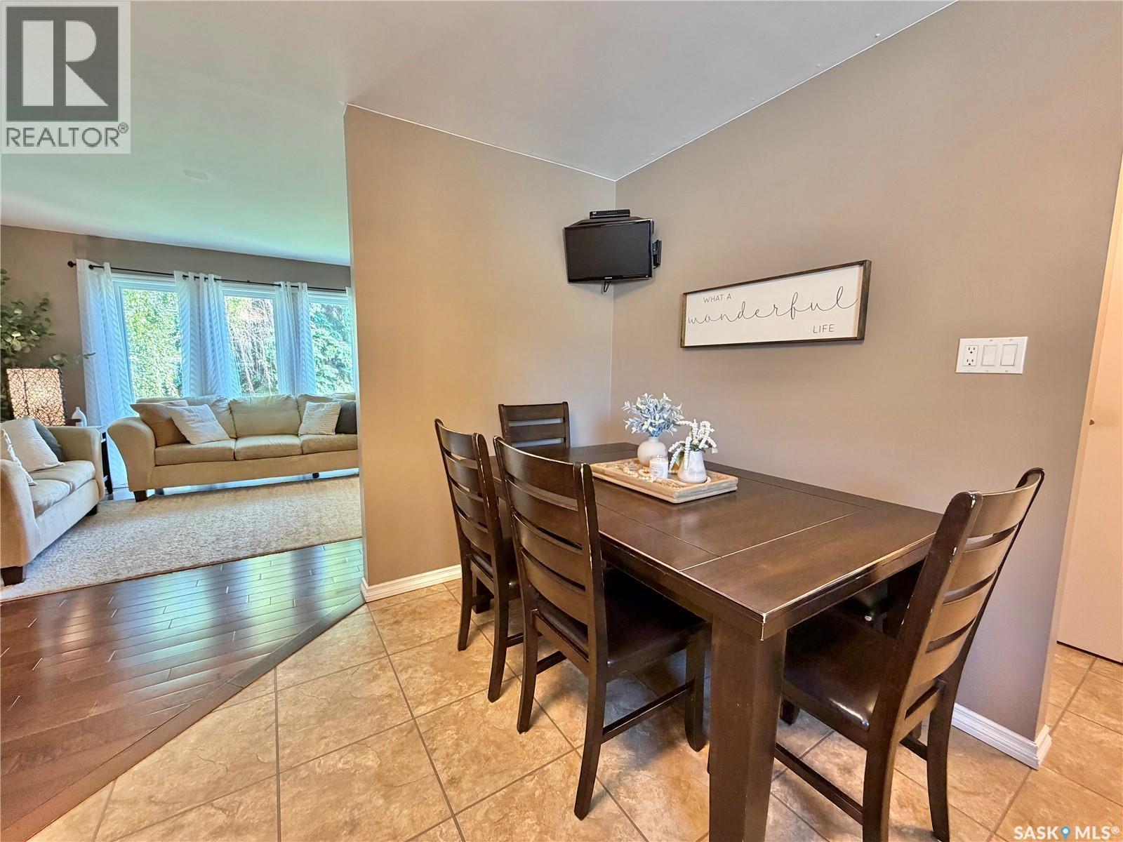 9 Gibson Bay, Yorkton, SK - Indoor Photo Showing Dining Room