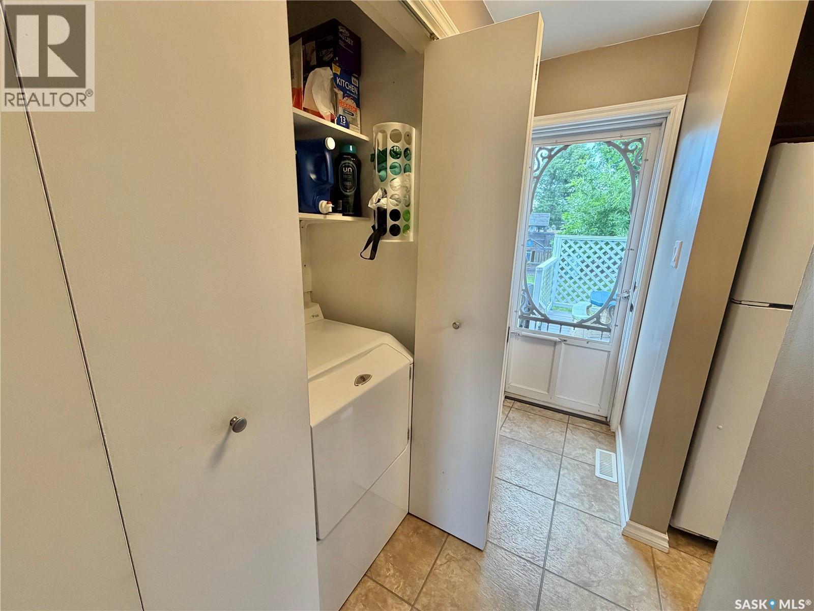 9 Gibson Bay, Yorkton, SK - Indoor Photo Showing Laundry Room