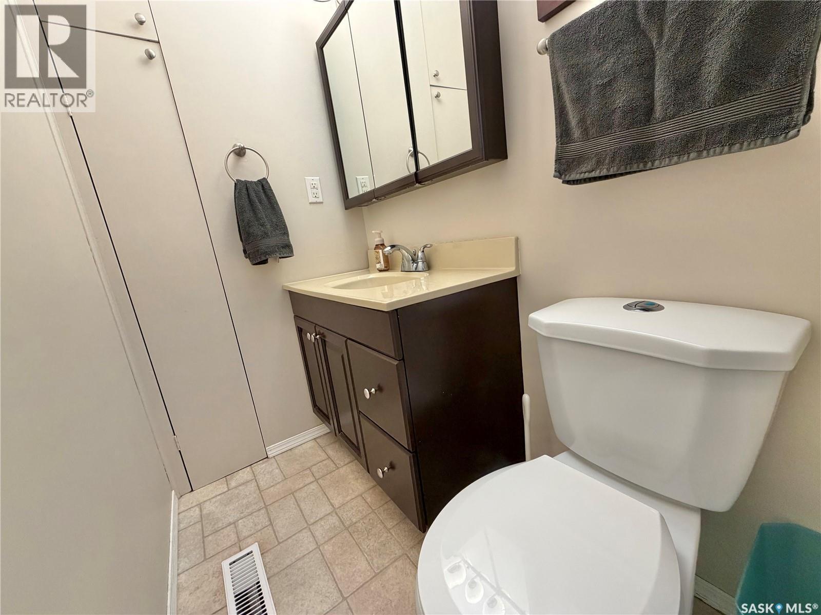 9 Gibson Bay, Yorkton, SK - Indoor Photo Showing Bathroom