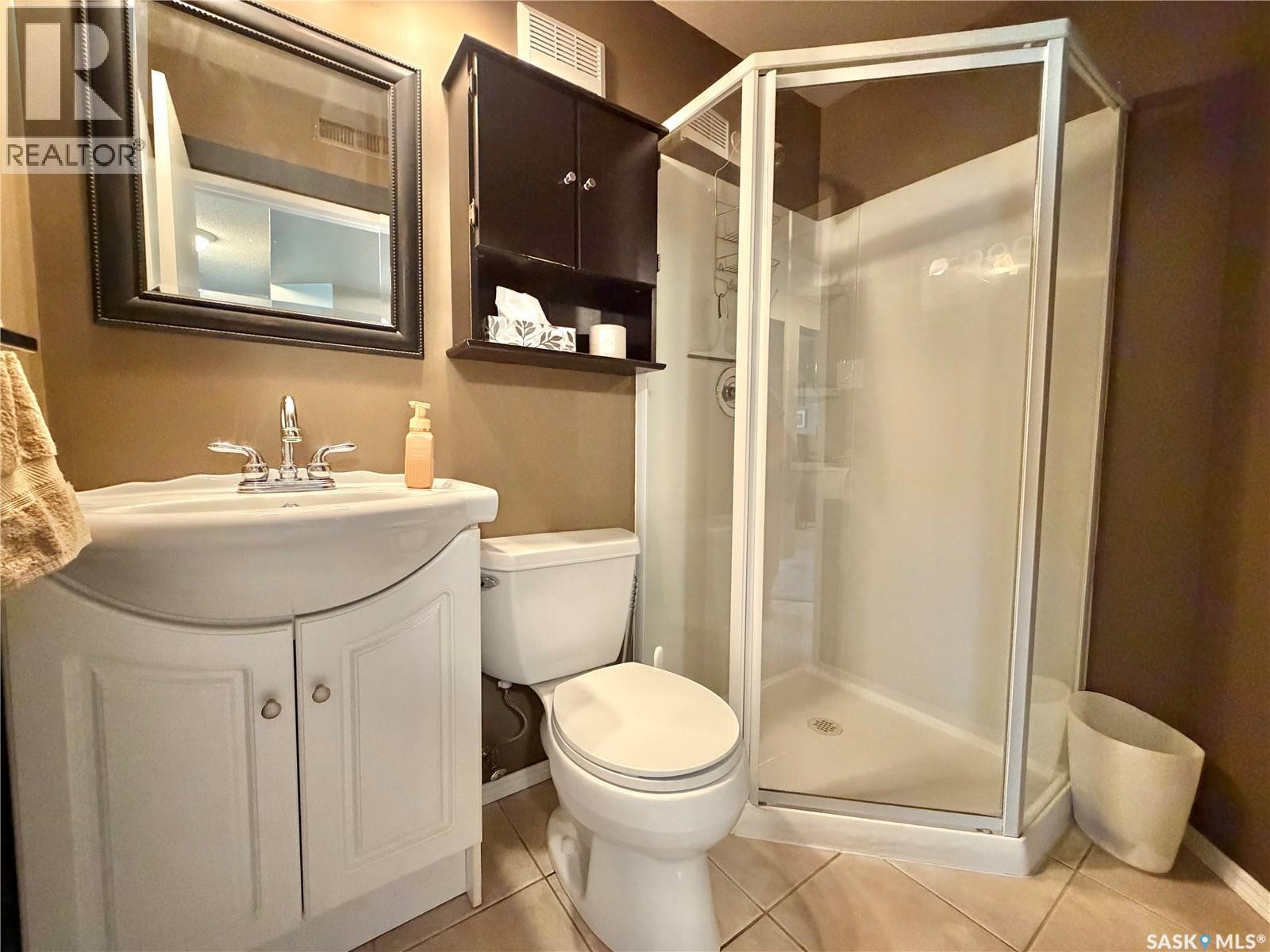 9 Gibson Bay, Yorkton, SK - Indoor Photo Showing Bathroom