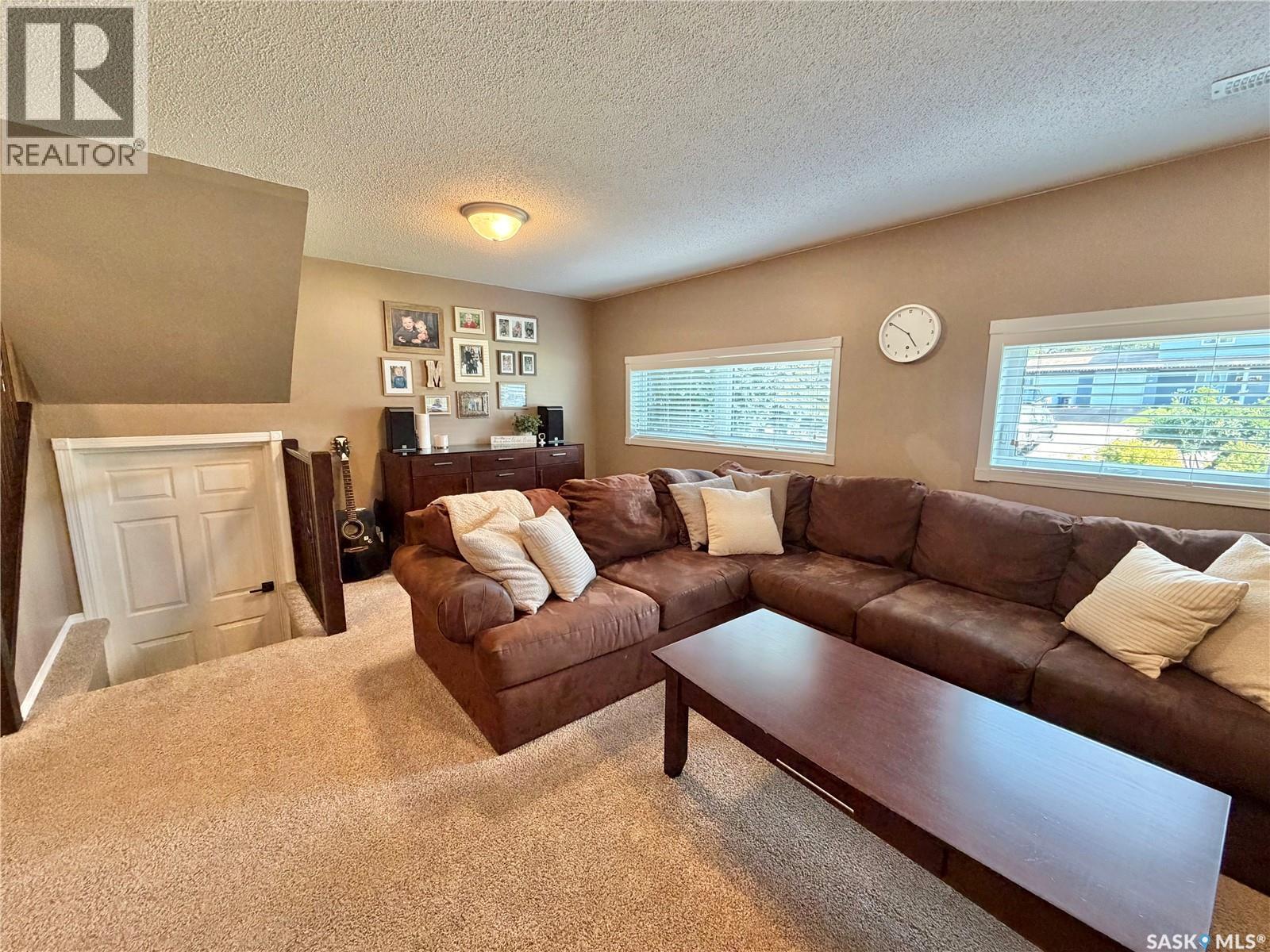 9 Gibson Bay, Yorkton, SK - Indoor Photo Showing Living Room