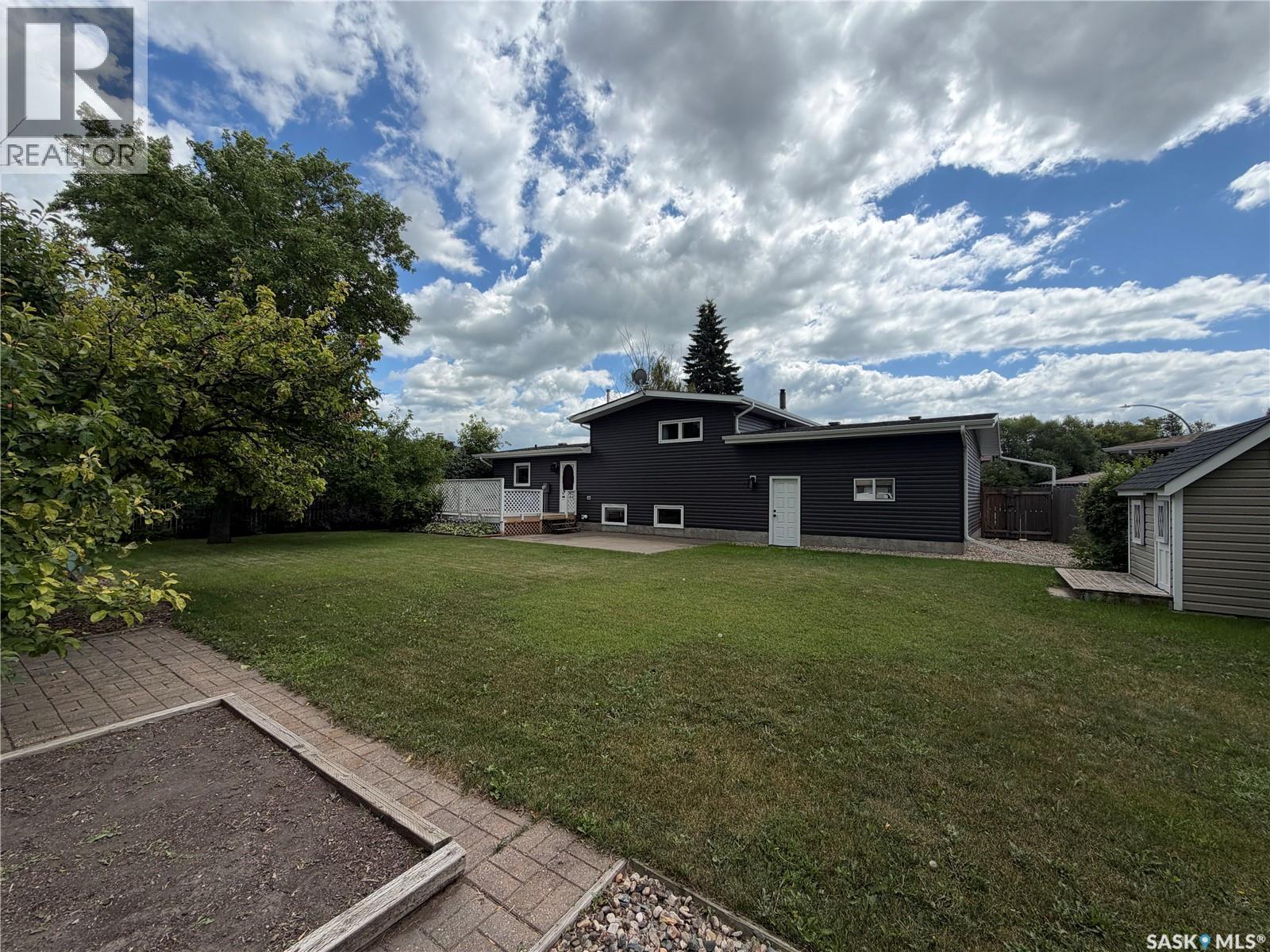9 Gibson Bay, Yorkton, SK - Outdoor