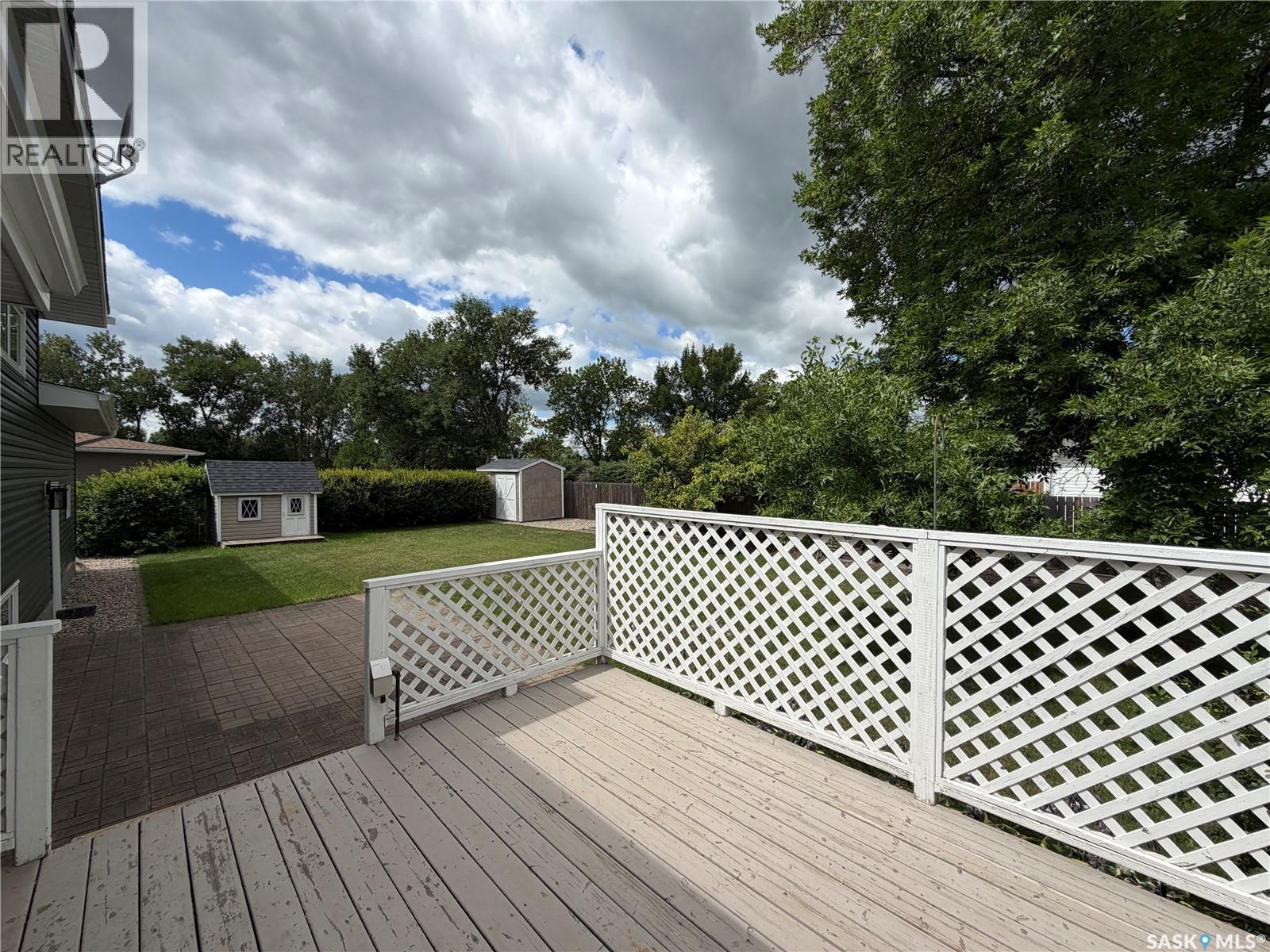 9 Gibson Bay, Yorkton, SK - Outdoor With Deck Patio Veranda