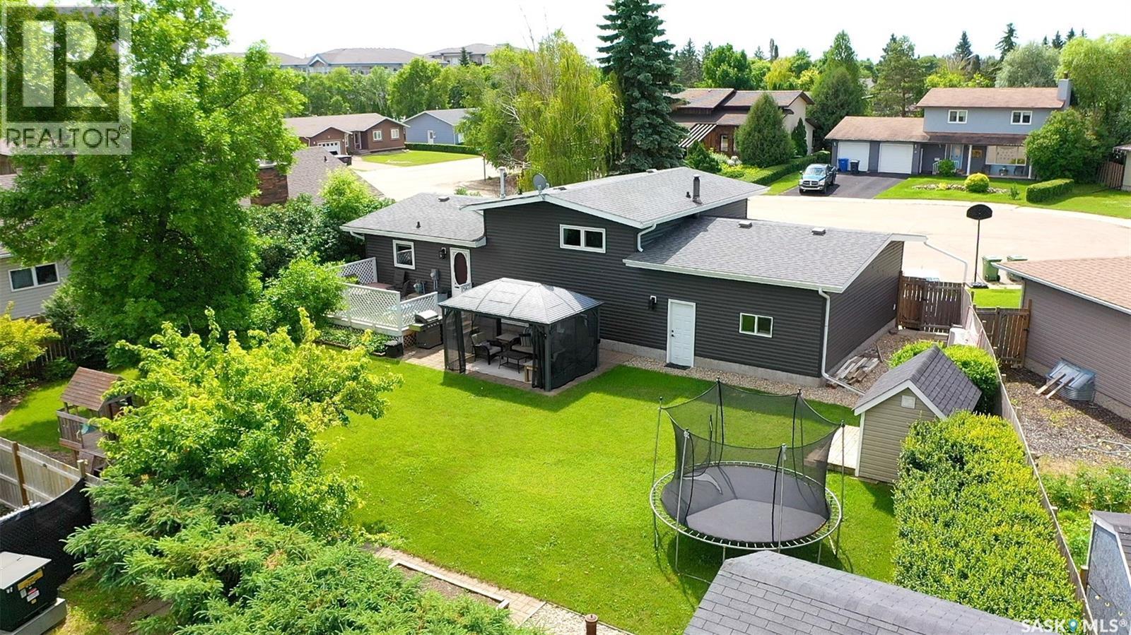 9 Gibson Bay, Yorkton, SK - Outdoor
