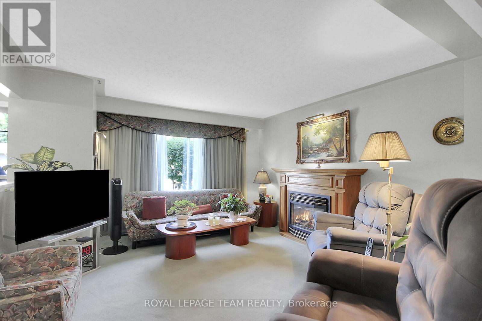 962 Dynes Road, Ottawa, ON - Indoor Photo Showing Living Room With Fireplace