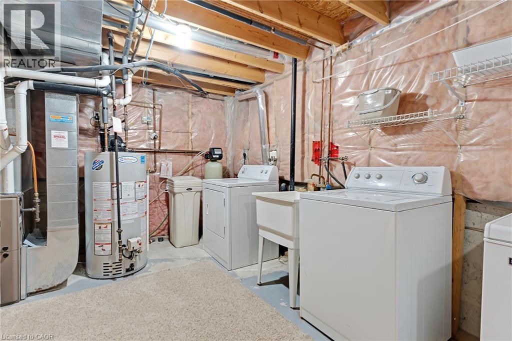 Dedicated laundry area featuring a utility sink, washer, and dryer - 129 Kovac Road, Cambridge, ON - Indoor Photo Showing Laundry Room