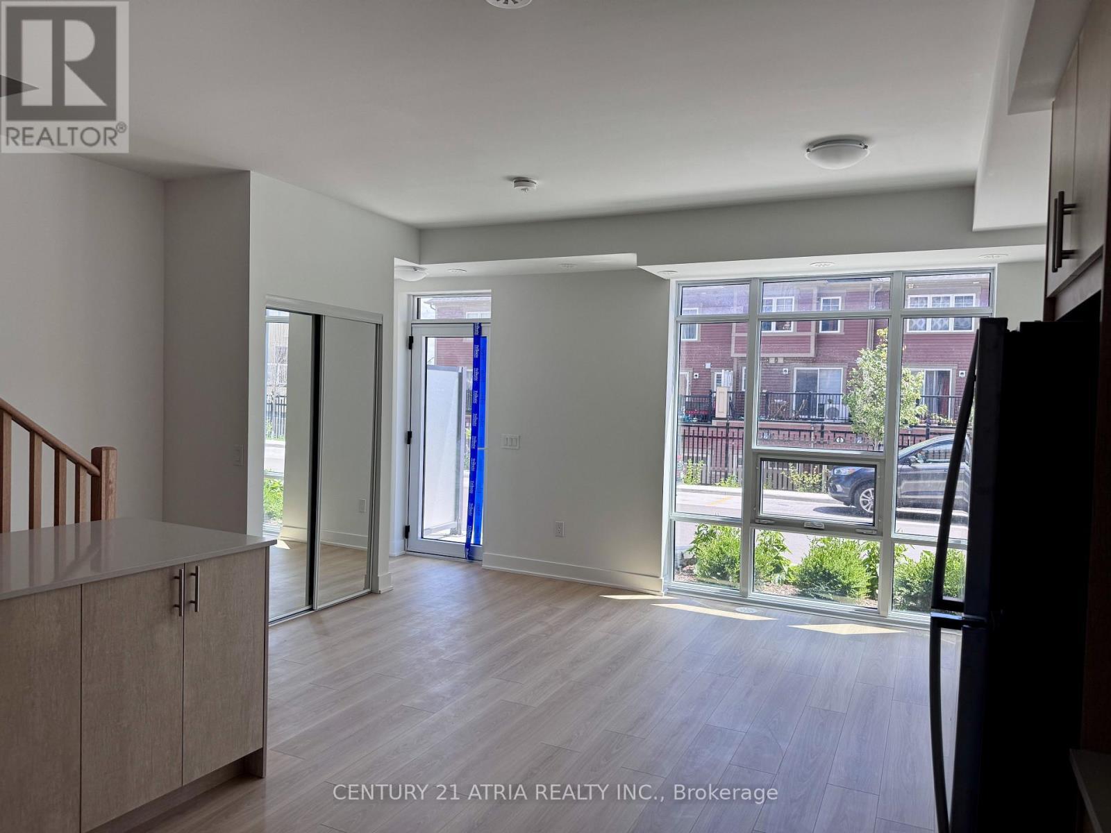 28 Alpine Symphony Path, Oshawa, ON - Indoor Photo Showing Other Room