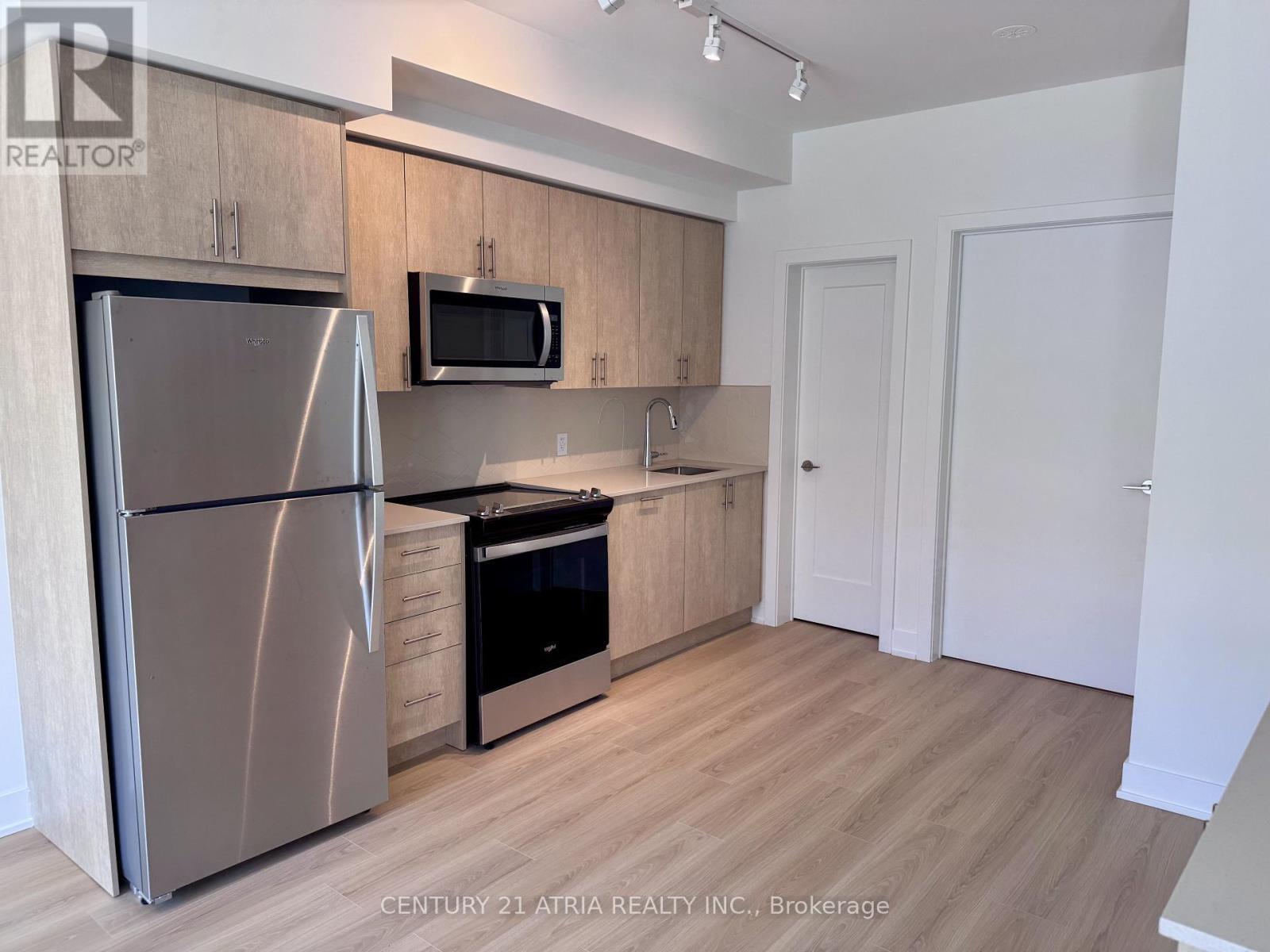 28 Alpine Symphony Path, Oshawa, ON - Indoor Photo Showing Kitchen With Stainless Steel Kitchen