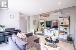 60 SPRINGFAIR AVENUE Aurora, ON L4G 3M2