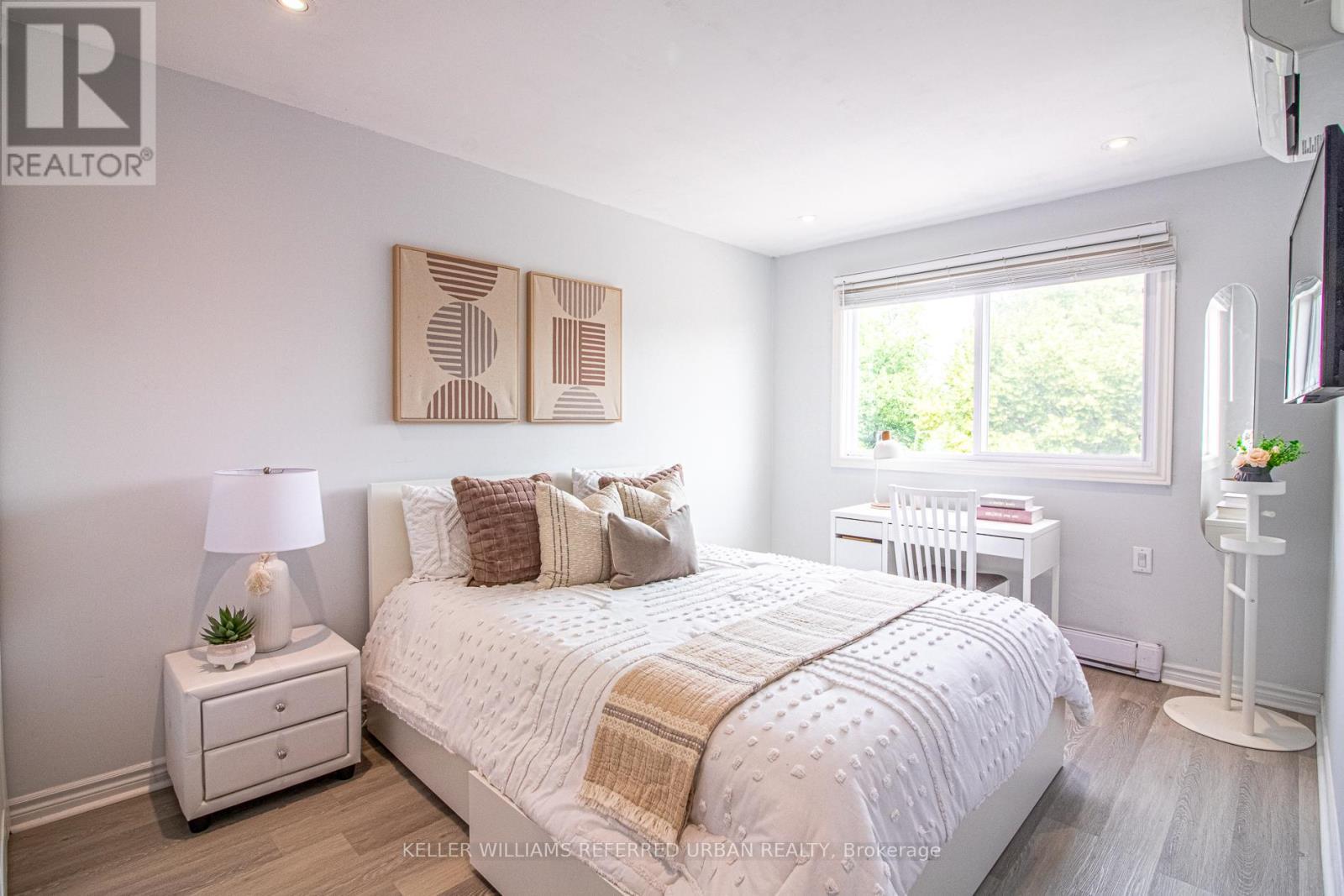 60 Springfair Avenue, Aurora, ON - Indoor Photo Showing Bedroom