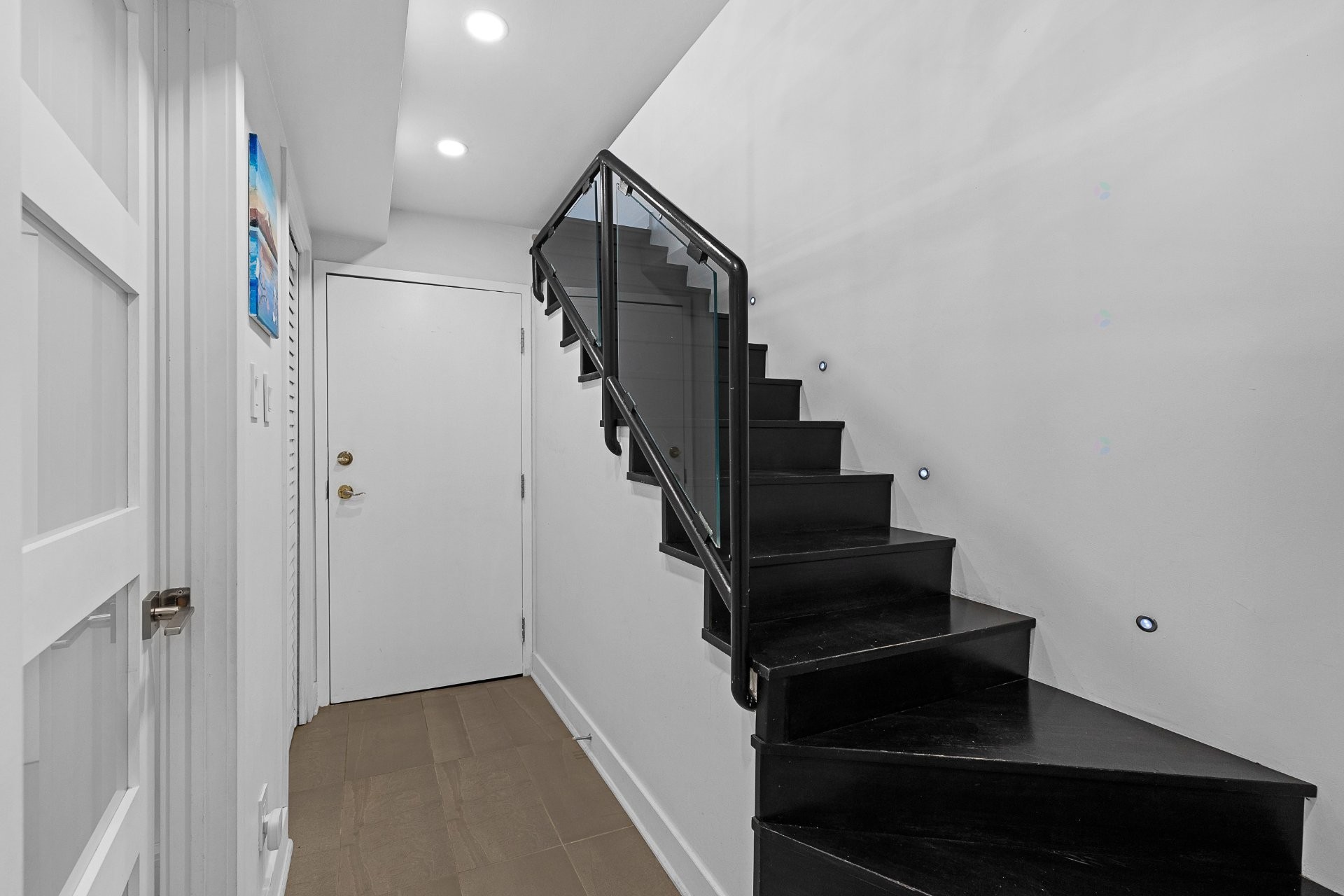 Staircase - 3046 Le Boulevard, Montréal (Ville-Marie), QC - Indoor Photo Showing Other Room