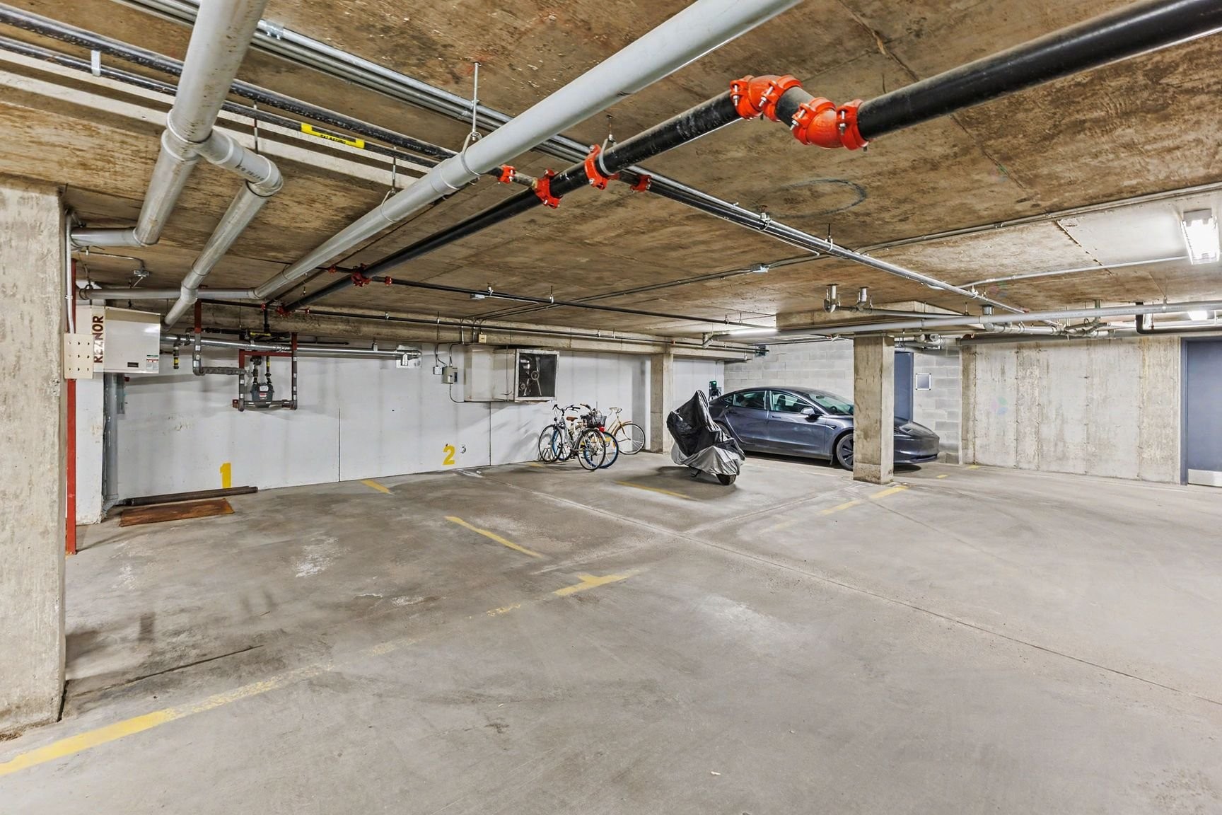 Garage - 206-2015 Av. Aird, Montréal (Mercier/Hochelaga-Maisonneuve), QC - Indoor Photo Showing Garage