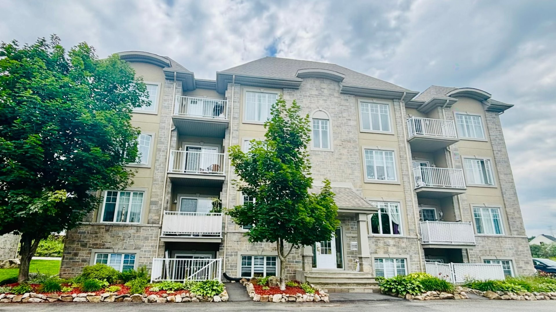 Front of Structure - 2-8565 Place Du Charpentier, Mirabel, QC - Outdoor With Facade