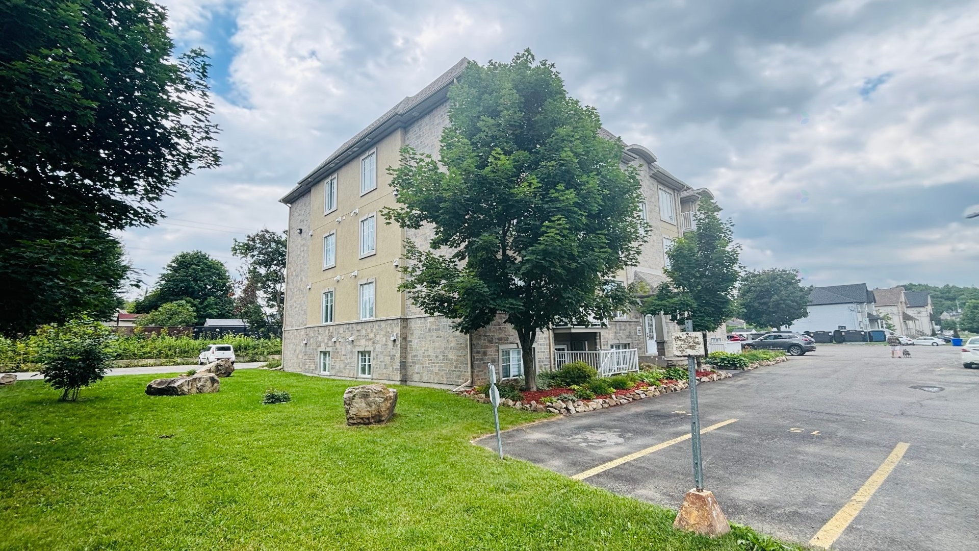 Front of Structure - 2-8565 Place Du Charpentier, Mirabel, QC - Outdoor