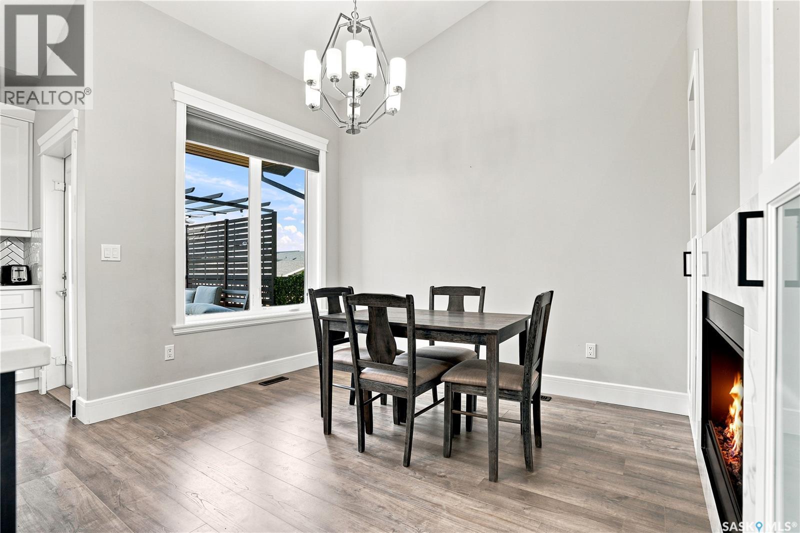 670 Fast Crescent, Saskatoon, SK - Indoor Photo Showing Dining Room