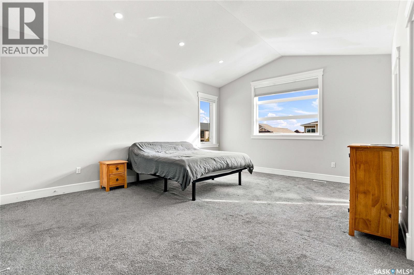670 Fast Crescent, Saskatoon, SK - Indoor Photo Showing Bedroom