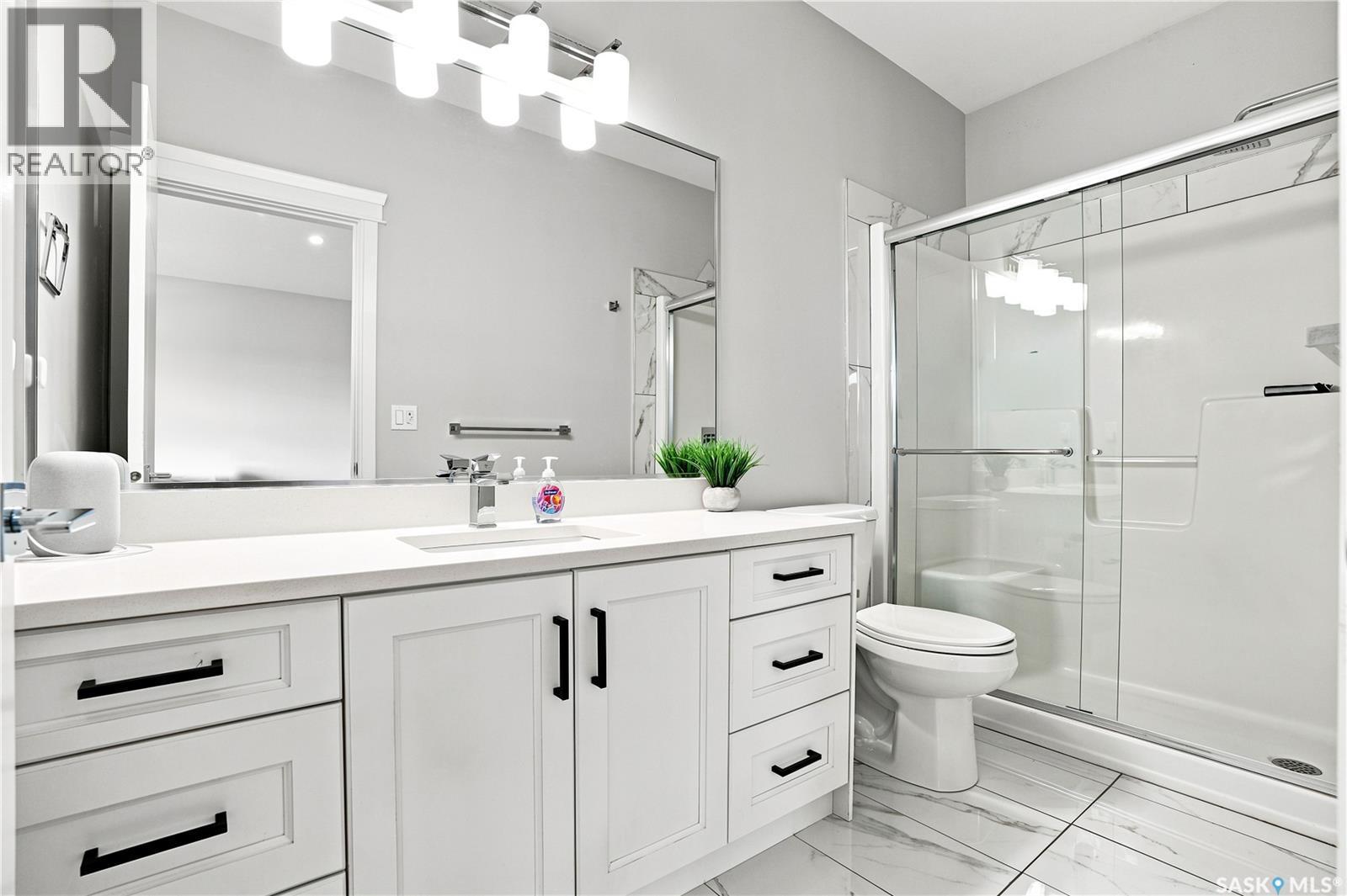 670 Fast Crescent, Saskatoon, SK - Indoor Photo Showing Bathroom