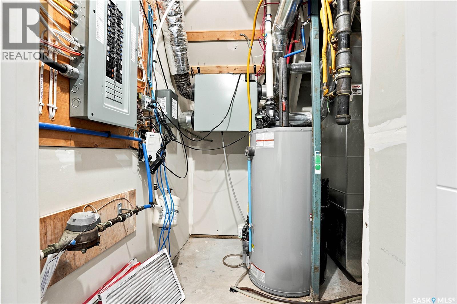 670 Fast Crescent, Saskatoon, SK - Indoor Photo Showing Basement