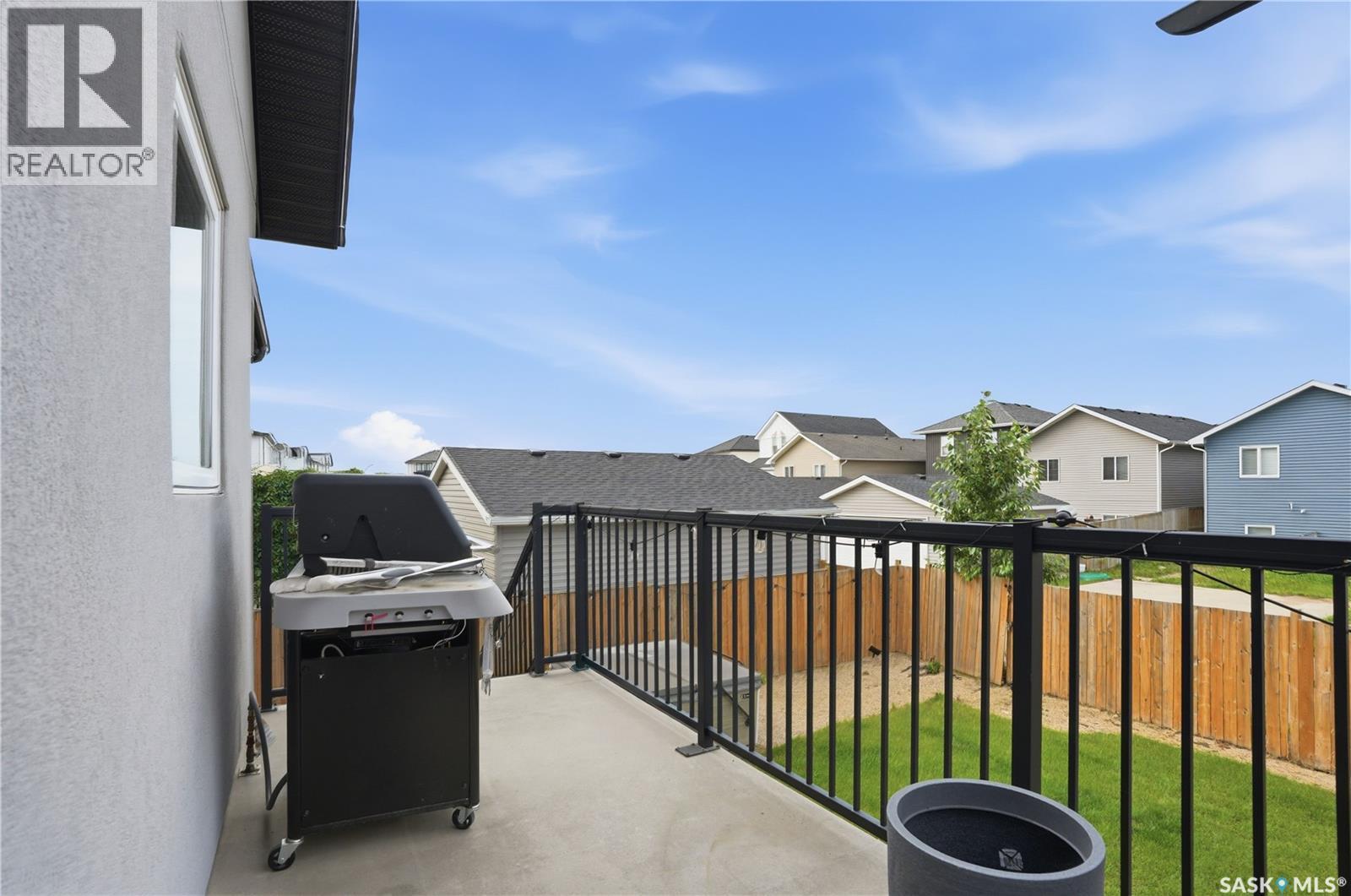 670 Fast Crescent, Saskatoon, SK - Outdoor With Exterior