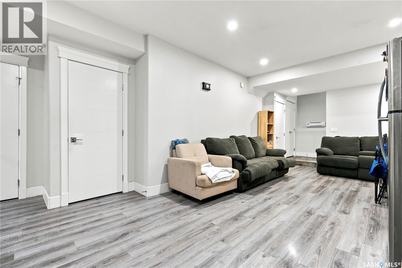 670 Fast Crescent, Saskatoon, SK - Indoor