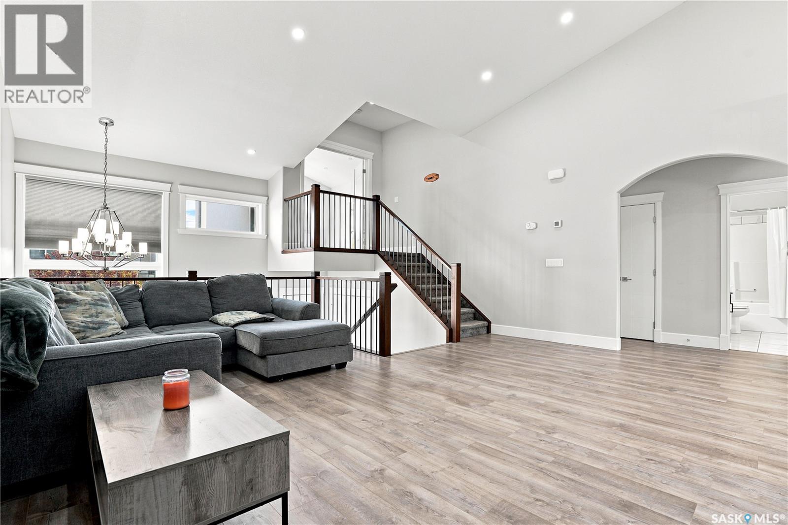 670 Fast Crescent, Saskatoon, SK - Indoor Photo Showing Living Room