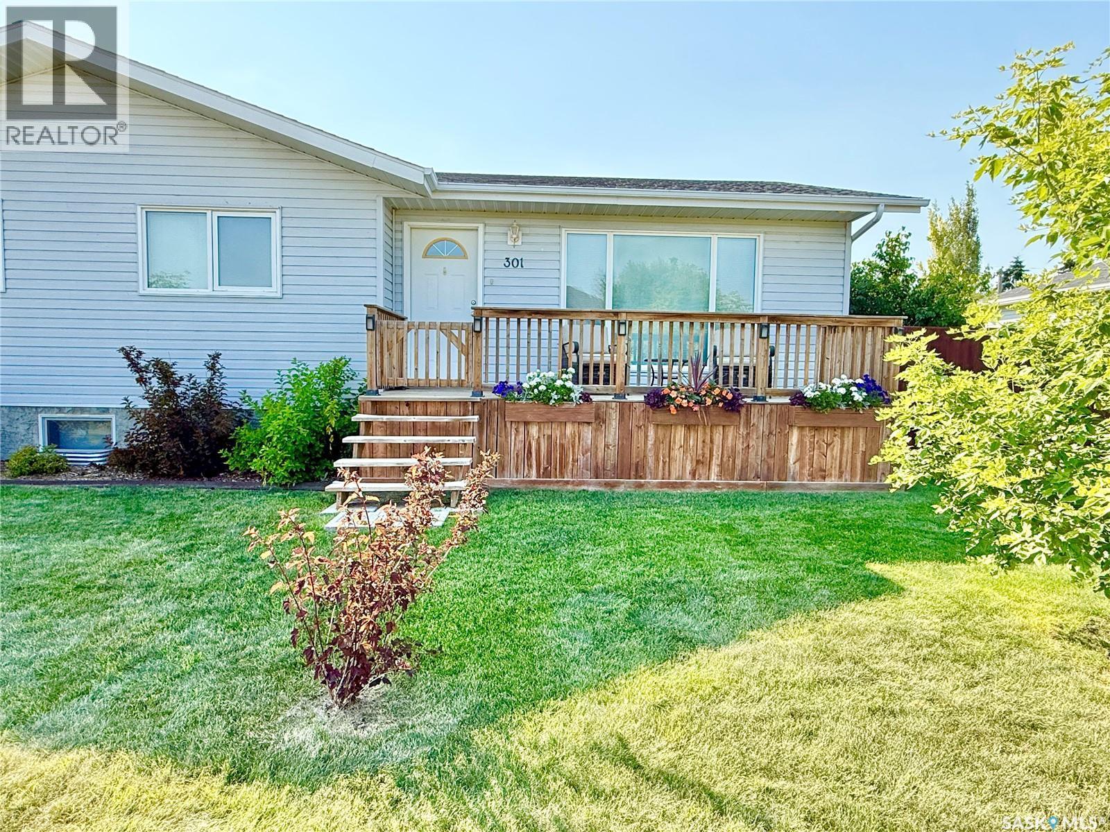 301 Rosher Street, Colonsay, SK - Outdoor With Deck Patio Veranda