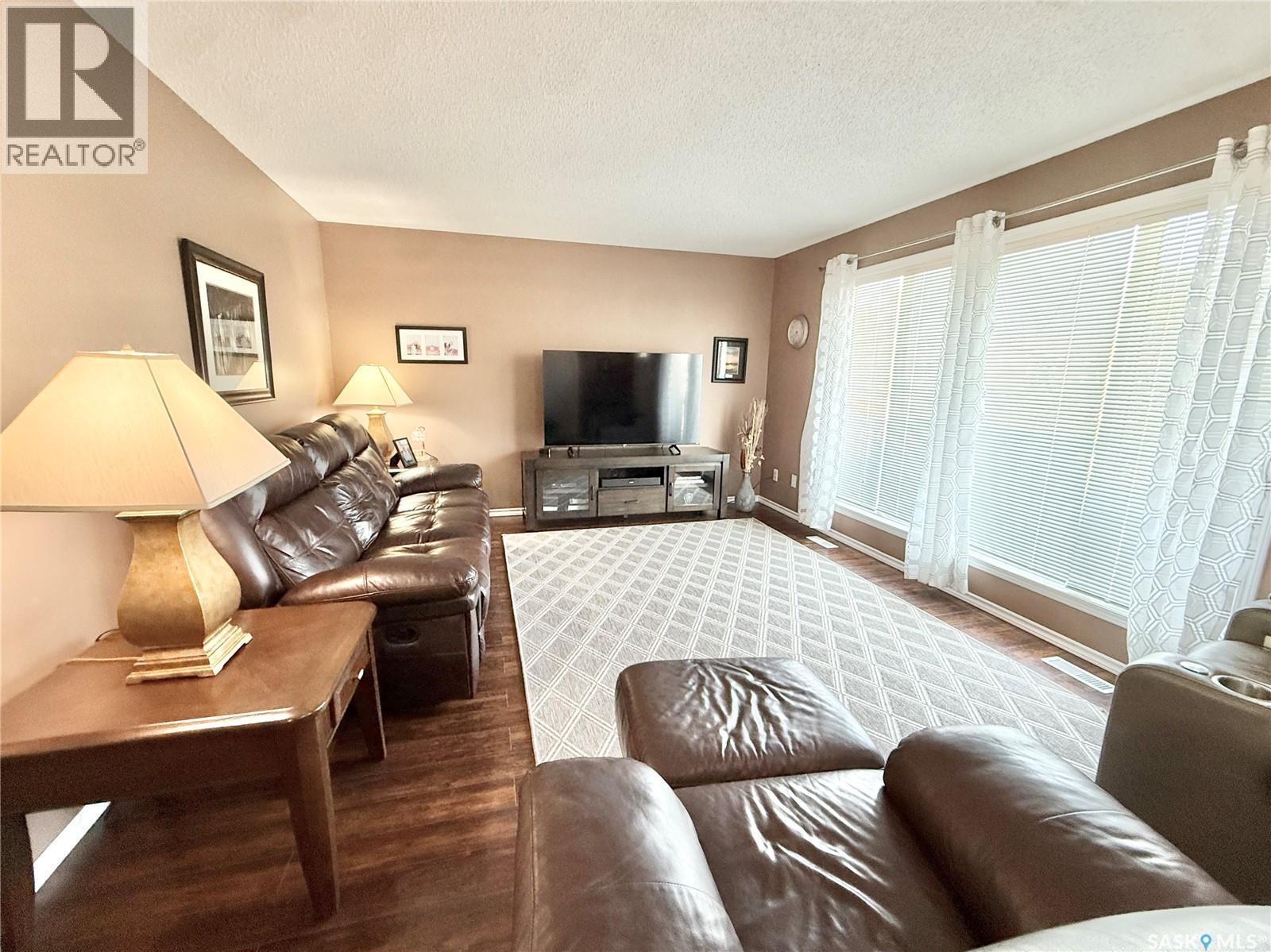 301 Rosher Street, Colonsay, SK - Indoor Photo Showing Living Room