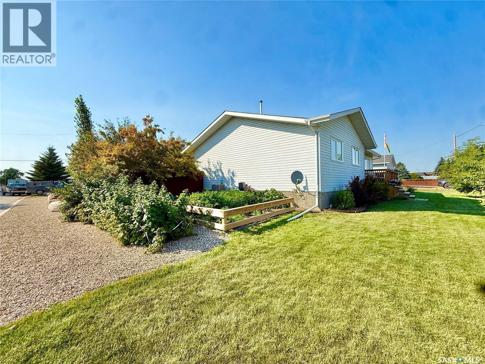 301 Rosher Street, Colonsay, SK - Outdoor