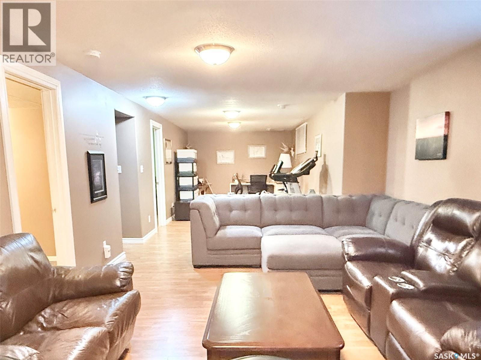 301 Rosher Street, Colonsay, SK - Indoor Photo Showing Living Room