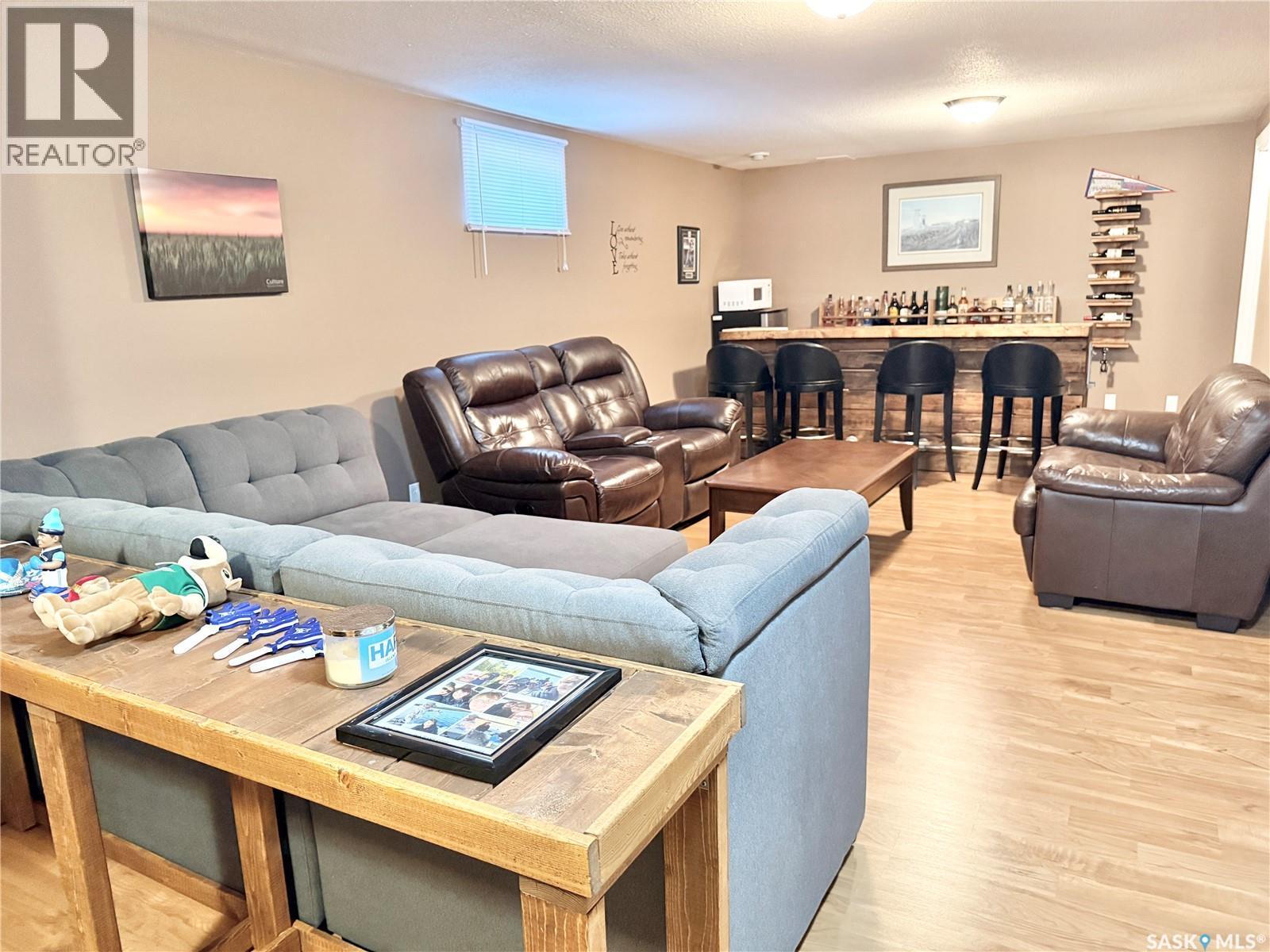 301 Rosher Street, Colonsay, SK - Indoor Photo Showing Living Room