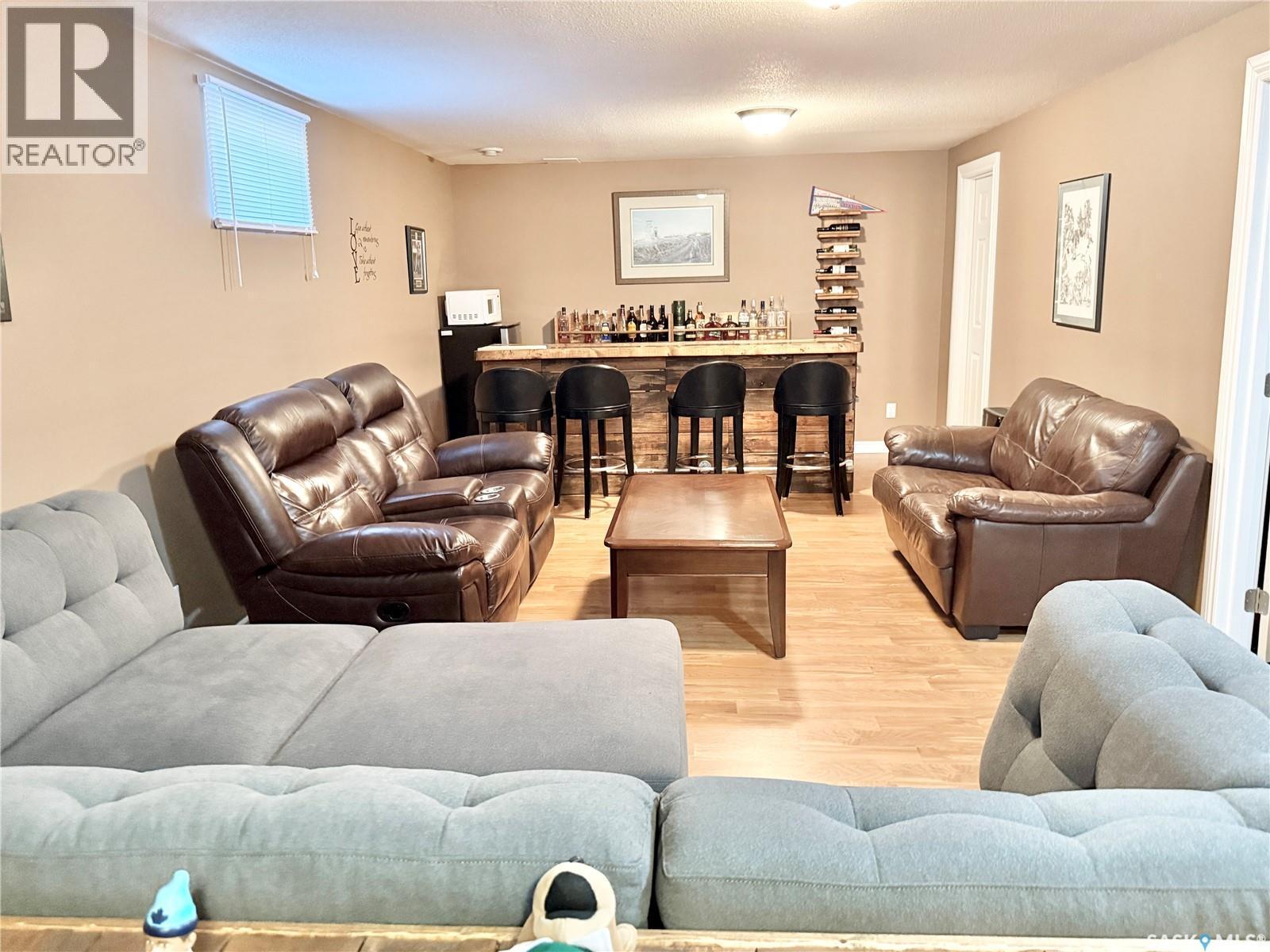 301 Rosher Street, Colonsay, SK - Indoor Photo Showing Living Room