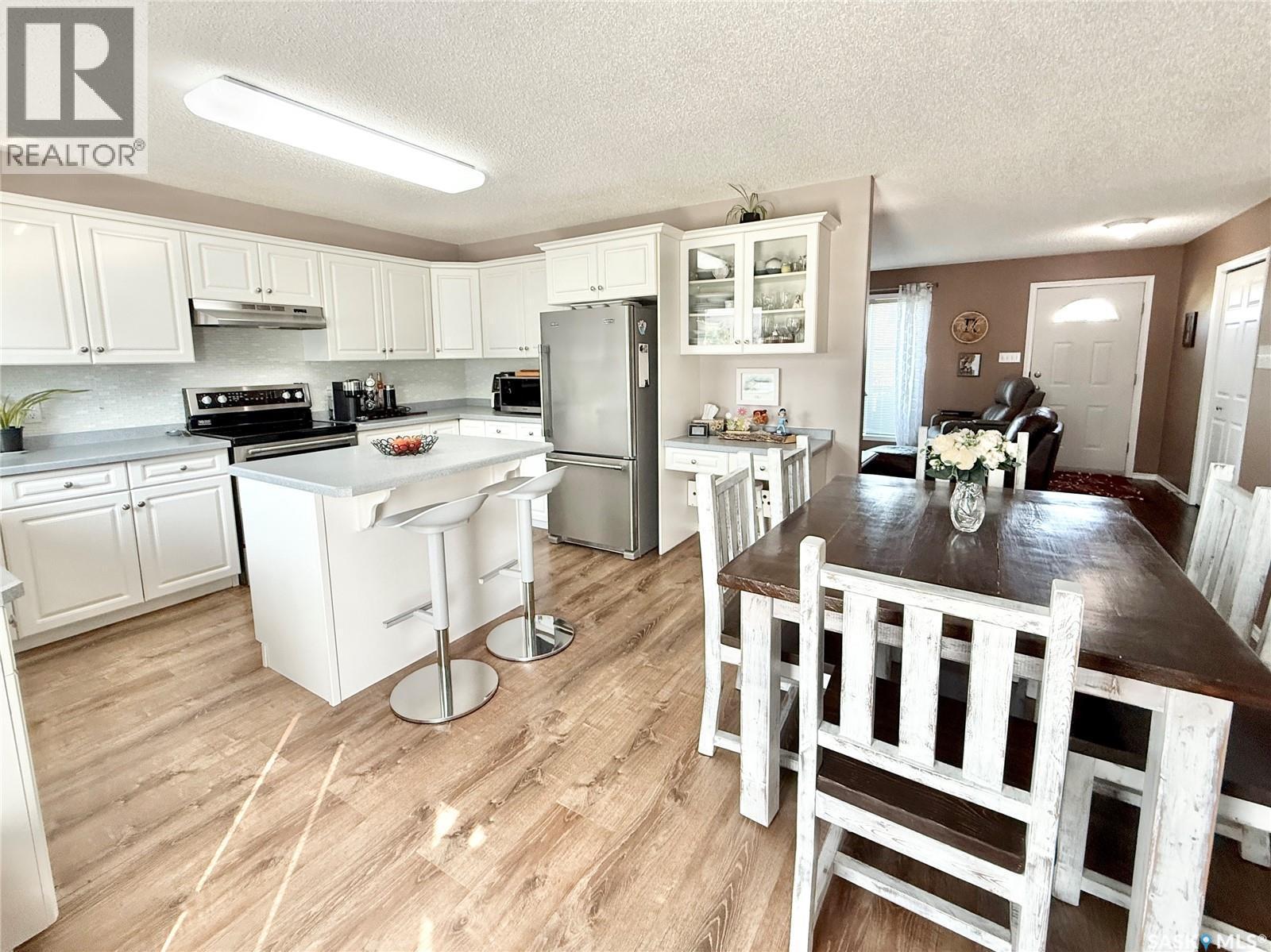301 Rosher Street, Colonsay, SK - Indoor