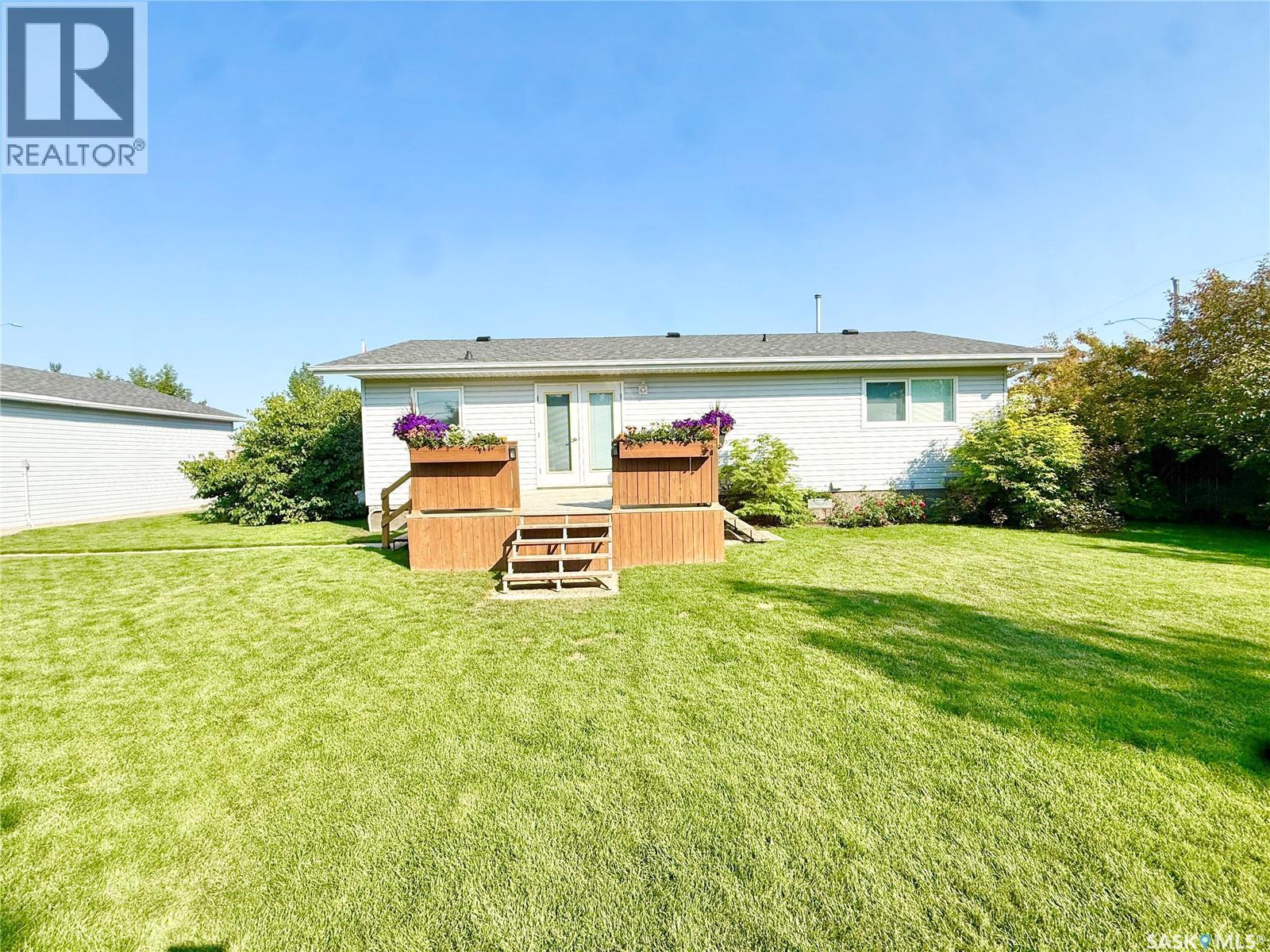 301 Rosher Street, Colonsay, SK - Outdoor