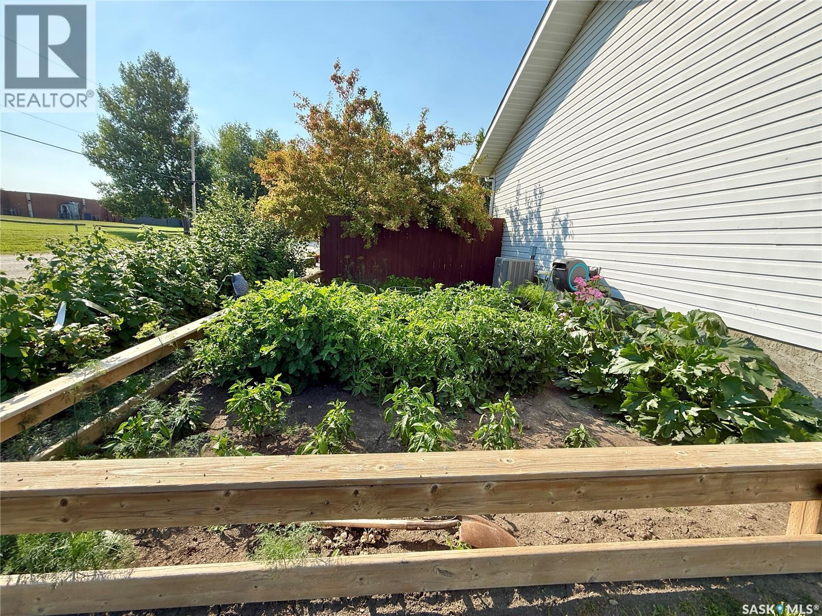 301 Rosher Street, Colonsay, SK - Outdoor