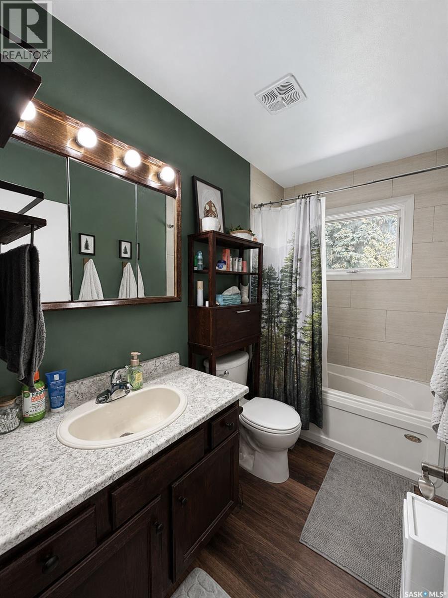 984 Bradshaw Place, Prince Albert, SK - Indoor Photo Showing Bathroom