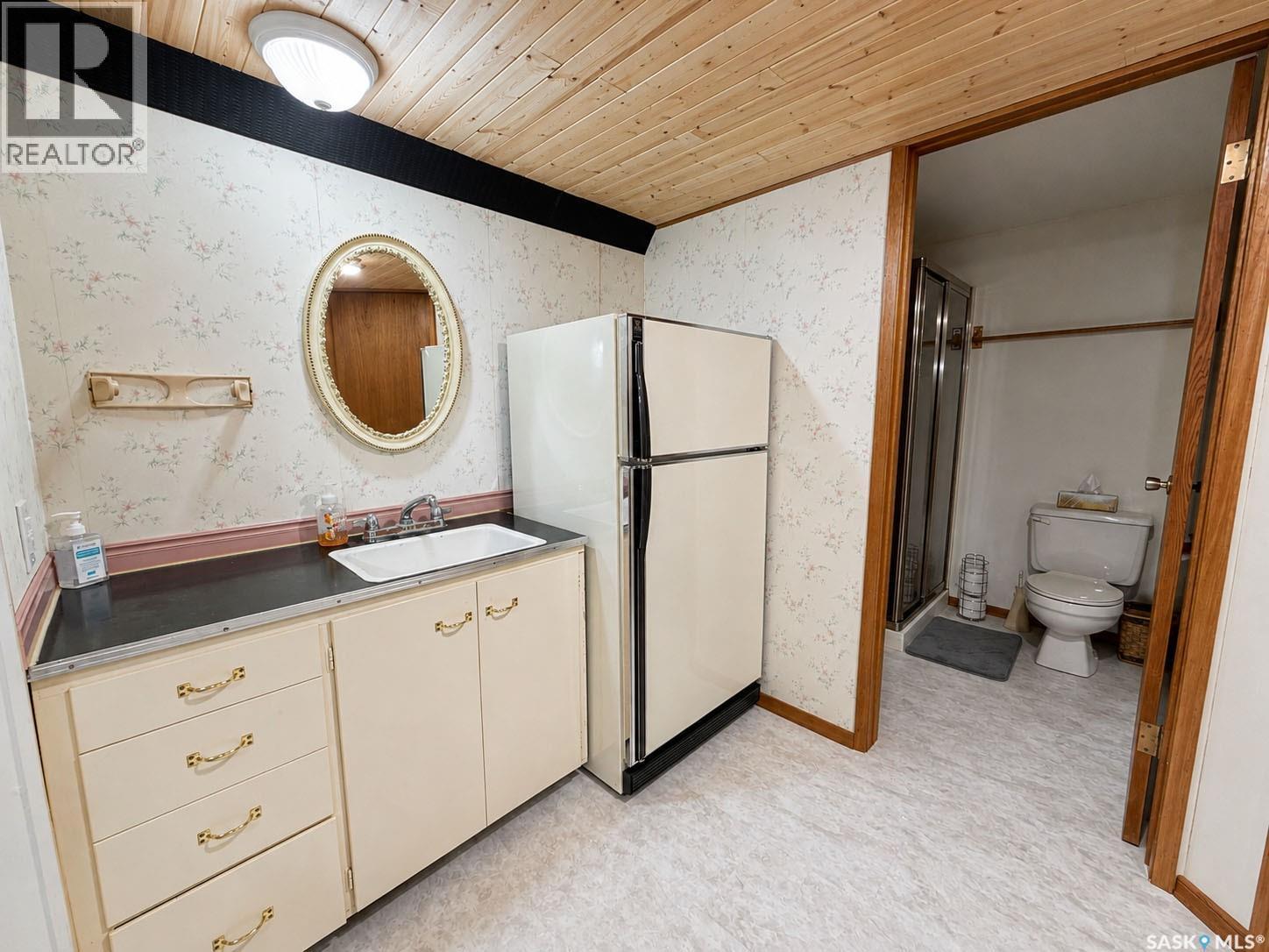 984 Bradshaw Place, Prince Albert, SK - Indoor Photo Showing Bathroom