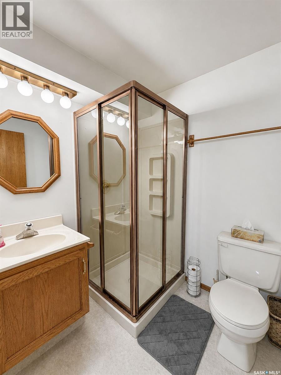 984 Bradshaw Place, Prince Albert, SK - Indoor Photo Showing Bathroom