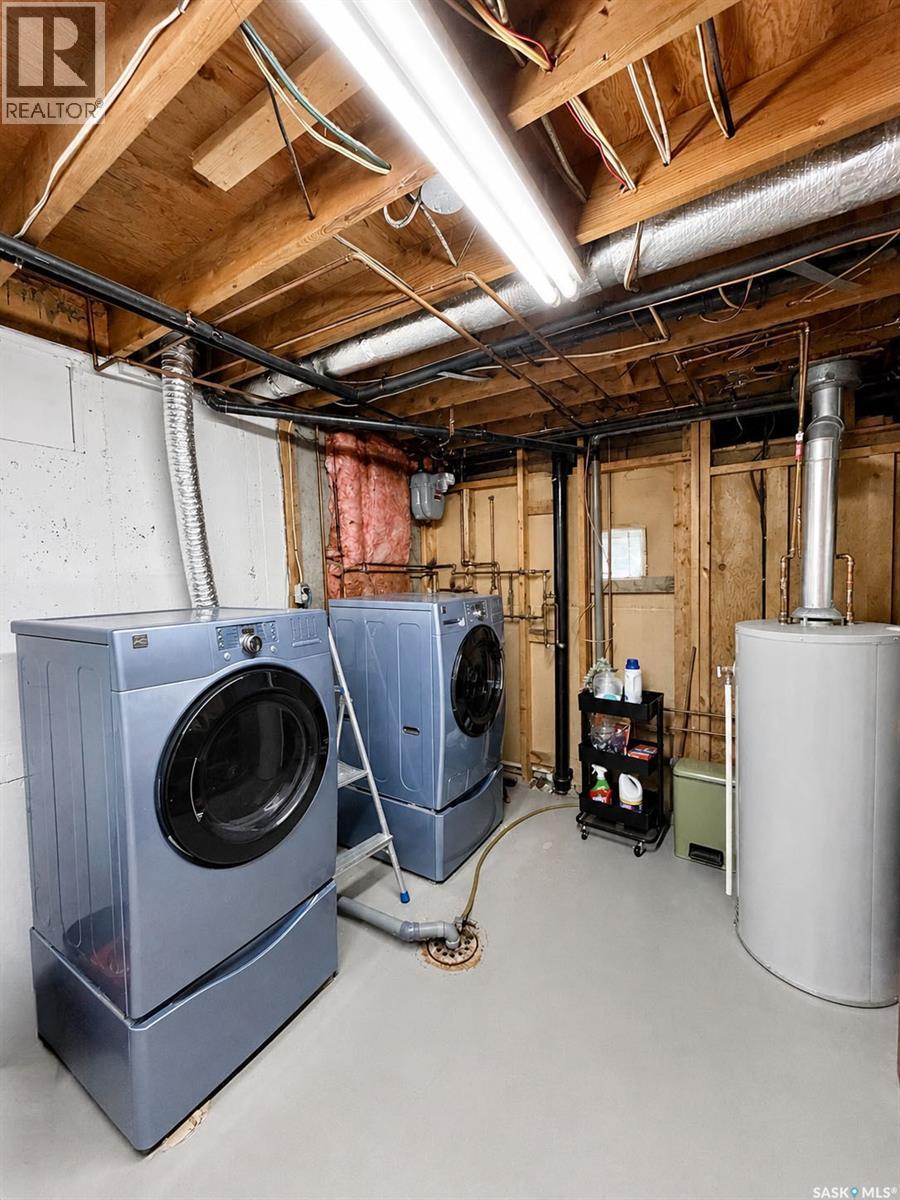 984 Bradshaw Place, Prince Albert, SK - Indoor Photo Showing Laundry Room