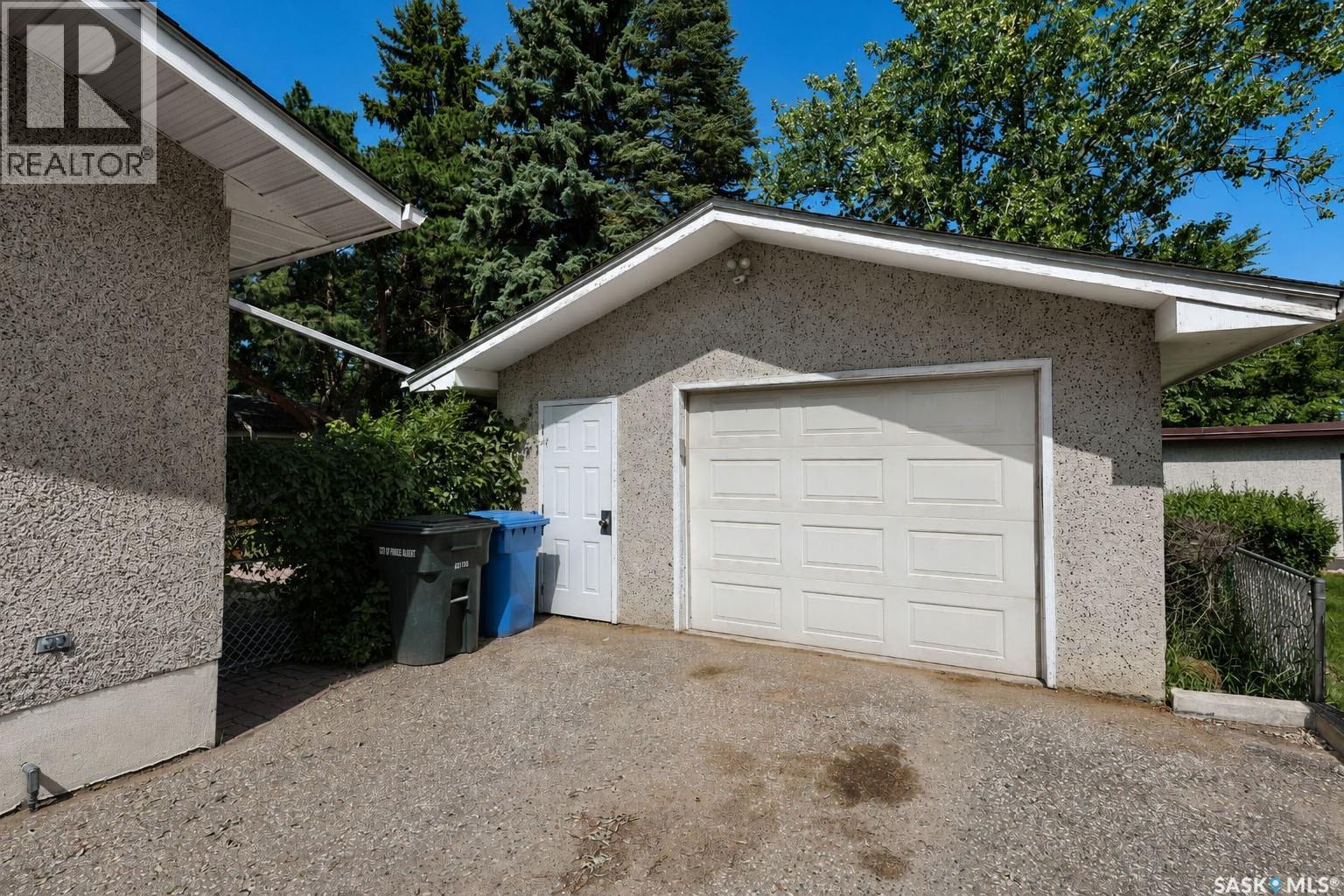984 Bradshaw Place, Prince Albert, SK - Outdoor With Exterior